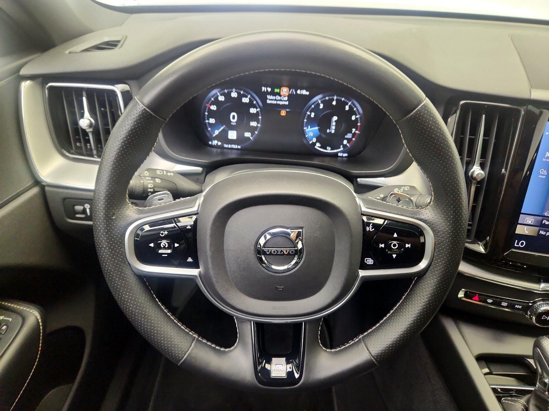 Thumbnail: 2018 Volvo XC60 - 10