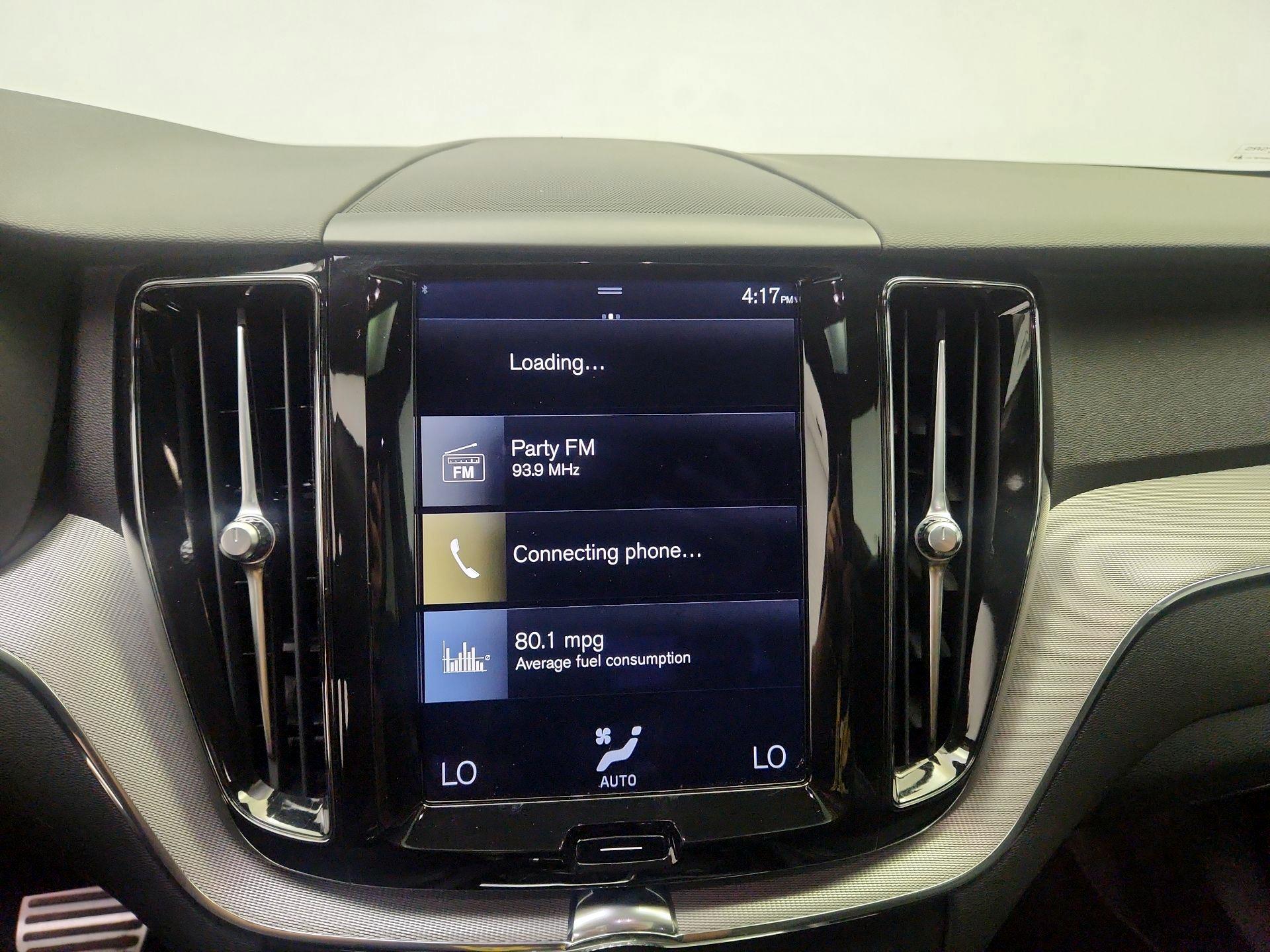 Thumbnail: 2018 Volvo XC60 - 16