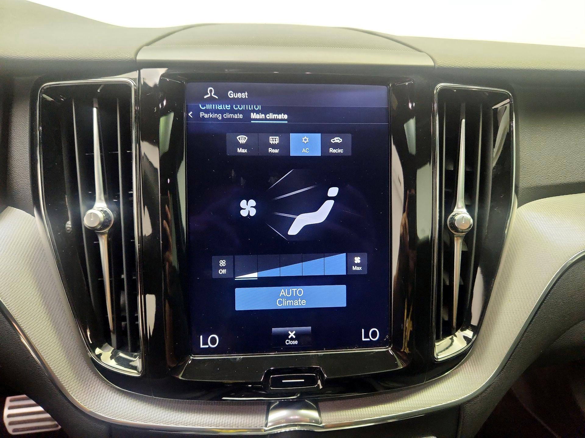 Thumbnail: 2018 Volvo XC60 - 17