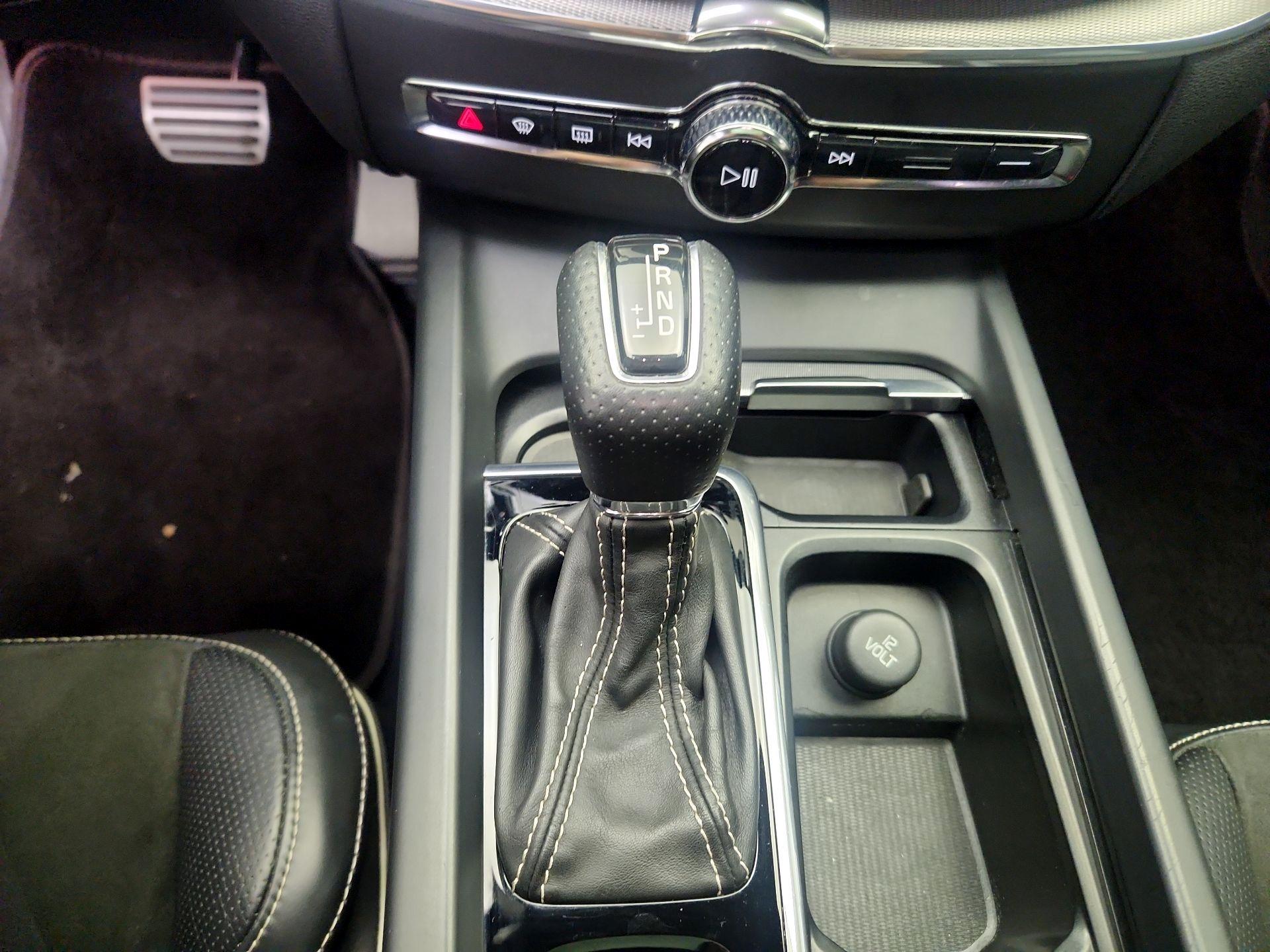 Thumbnail: 2018 Volvo XC60 - 18