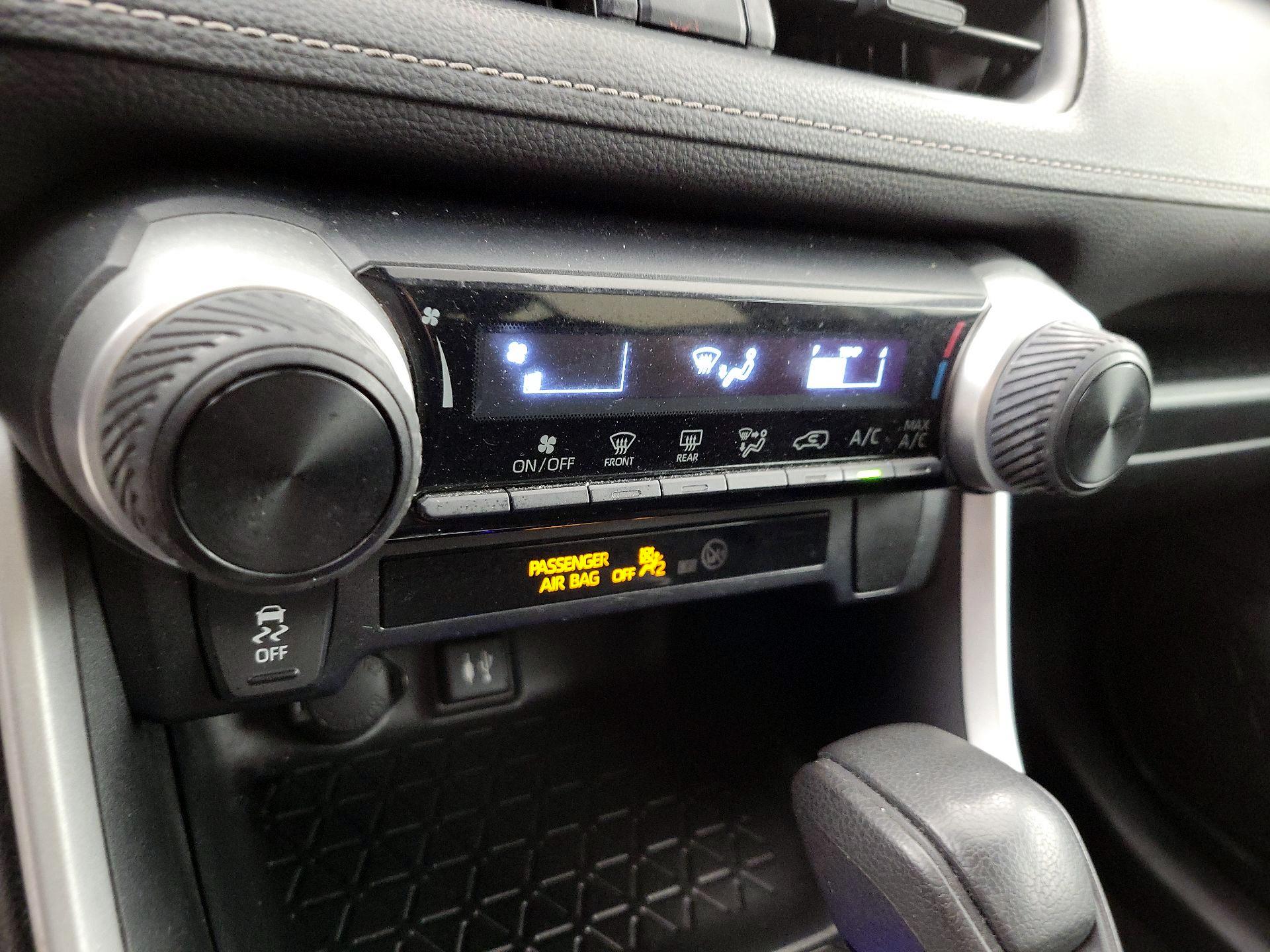 Thumbnail: 2019 Toyota RAV4 - 16