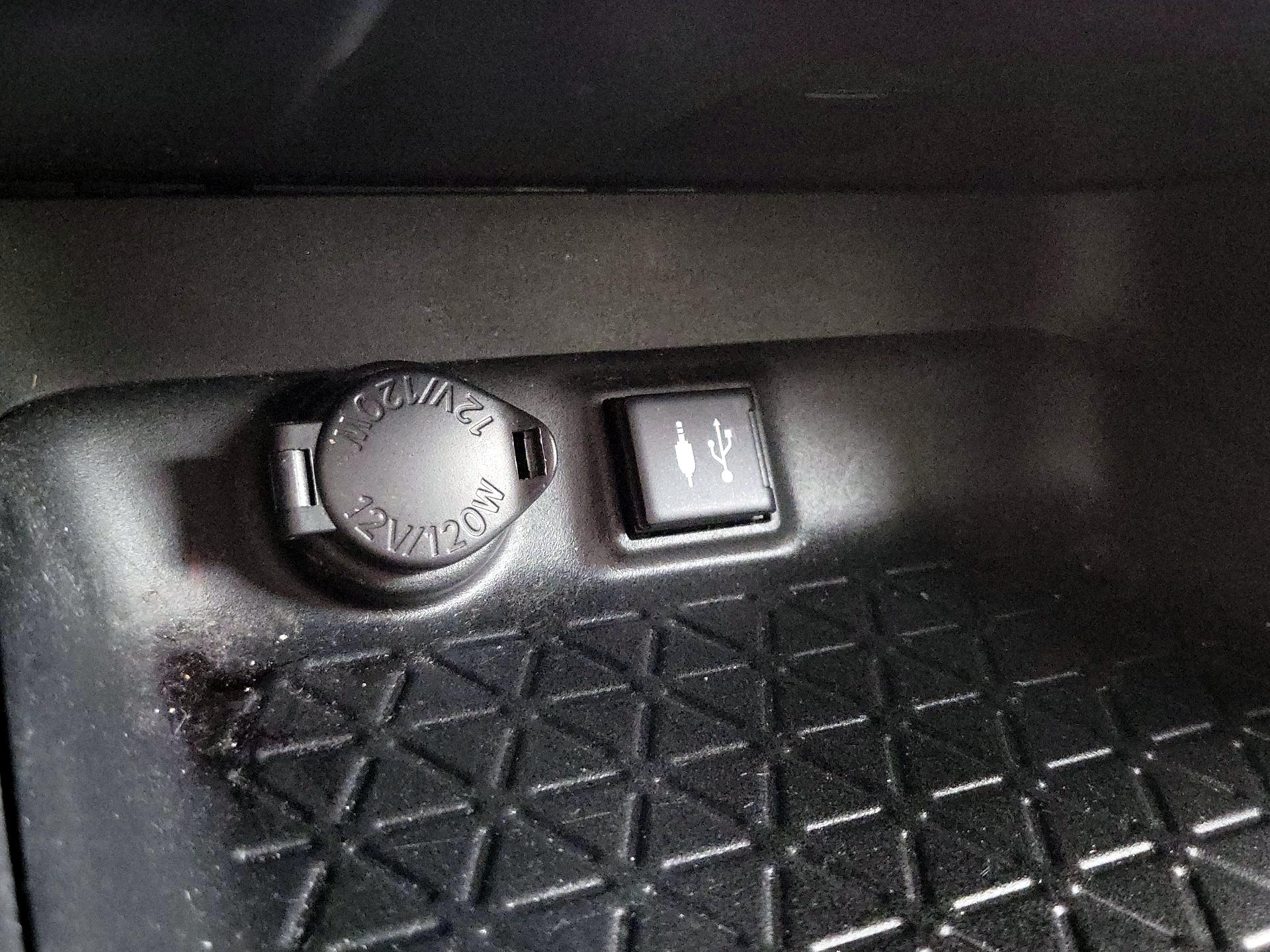 Thumbnail: 2019 Toyota RAV4 - 18