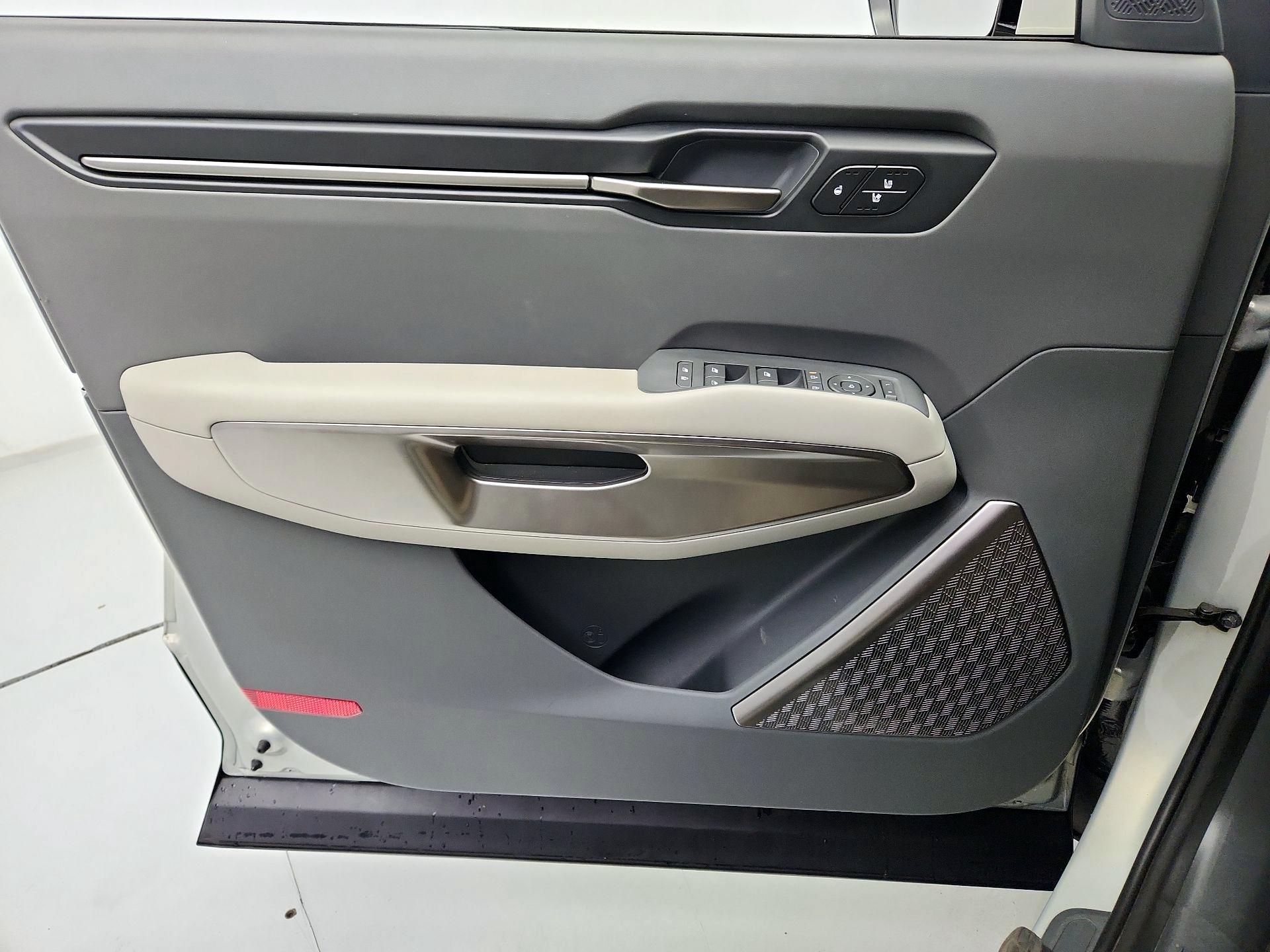 Thumbnail: 2024 Kia EV9 - 12