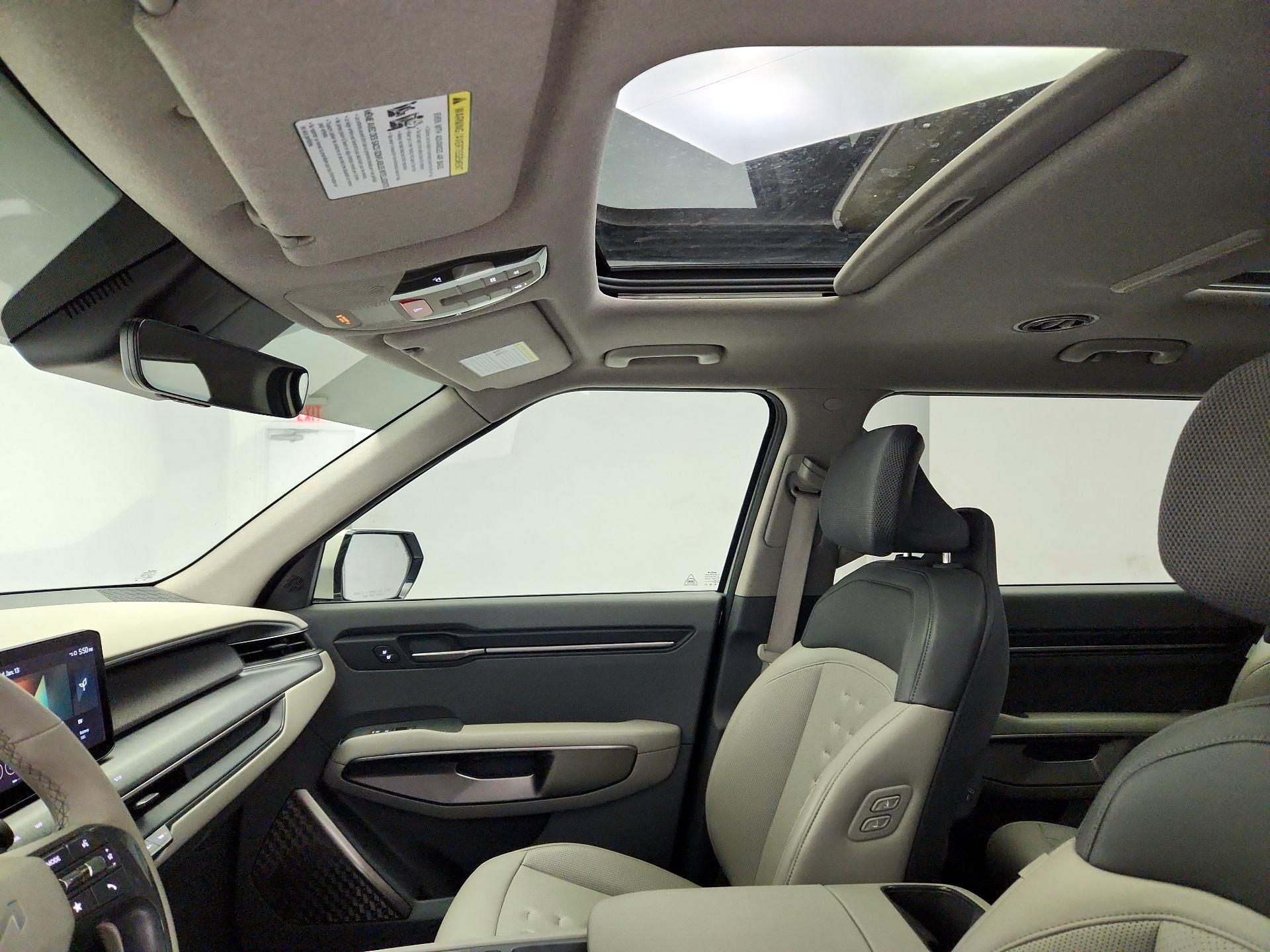 Thumbnail: 2024 Kia EV9 - 20