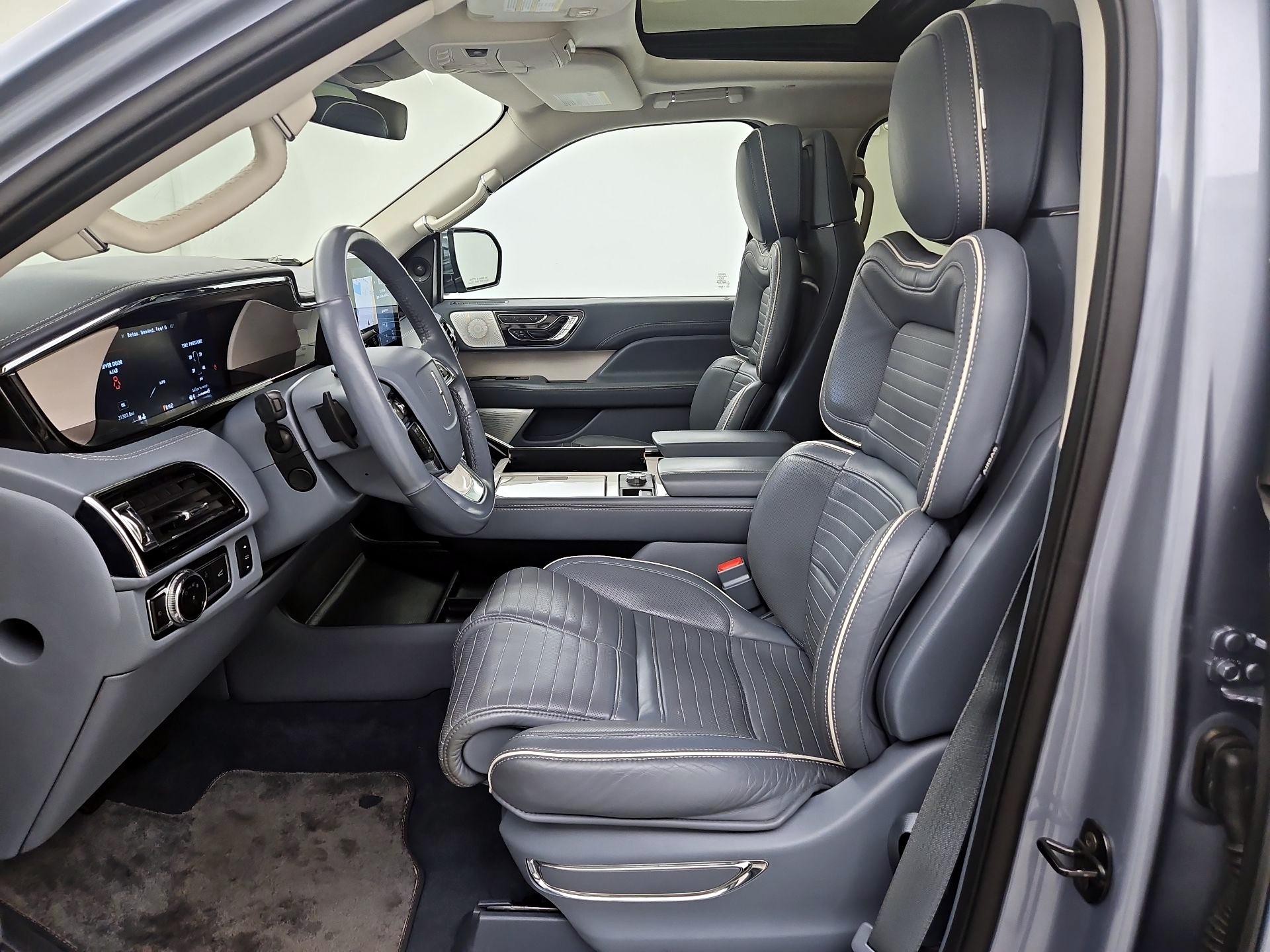 Thumbnail: 2020 Lincoln Navigator L - 9