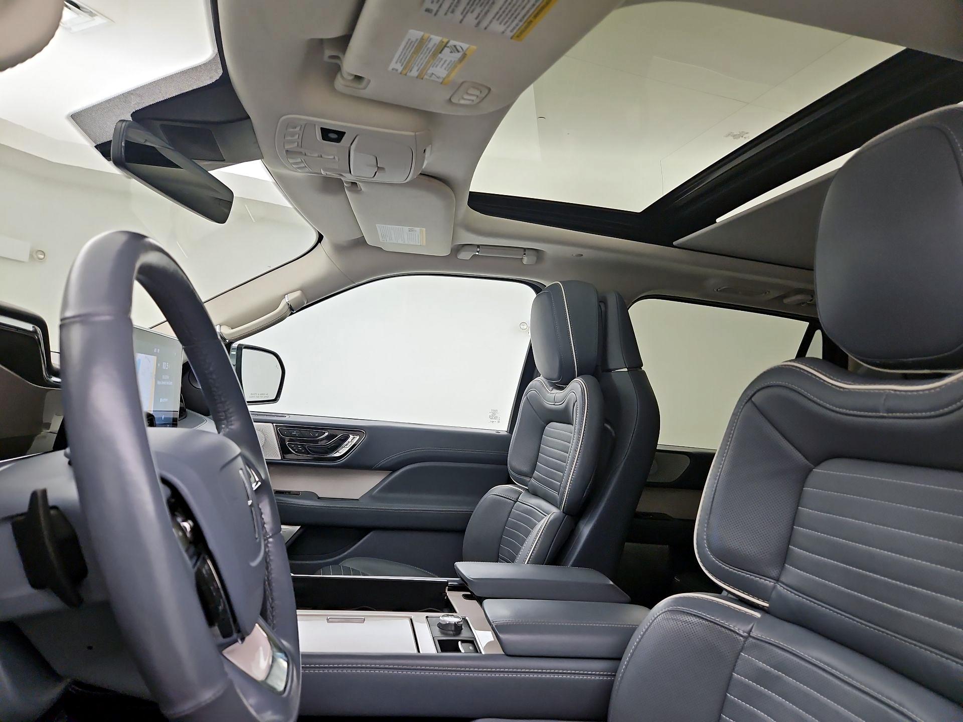 Thumbnail: 2020 Lincoln Navigator L - 18