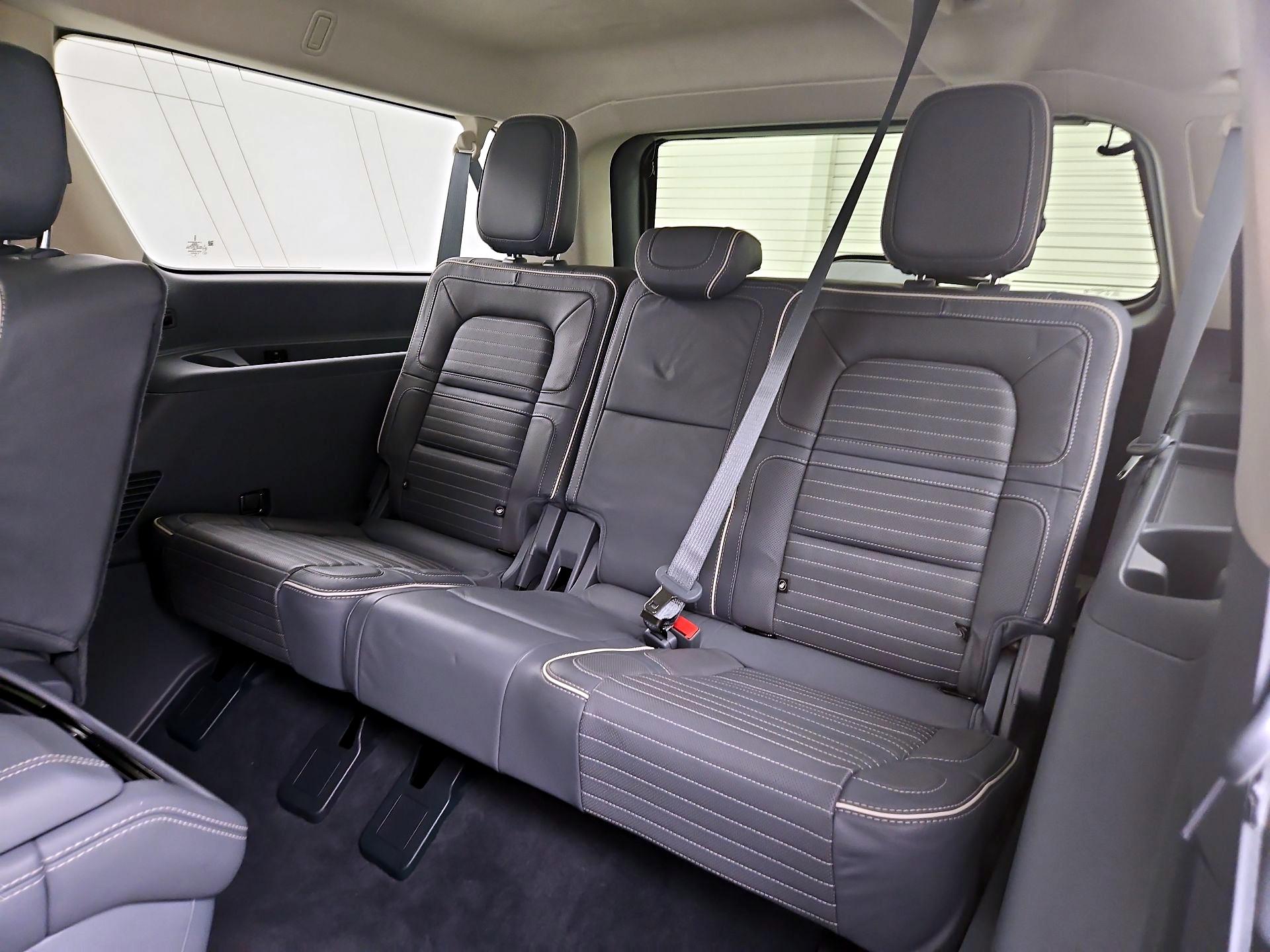 Thumbnail: 2020 Lincoln Navigator L - 20