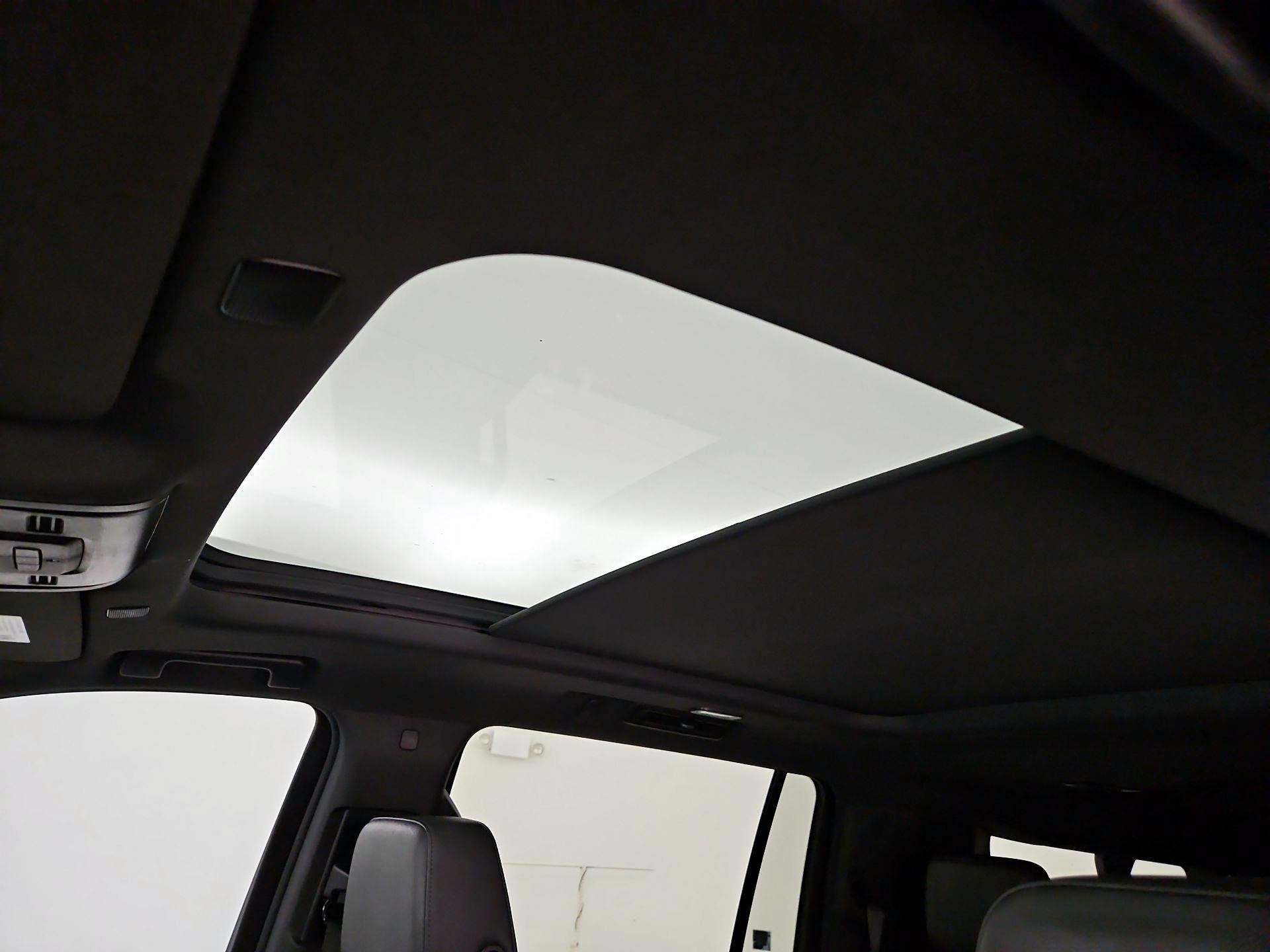 Thumbnail: 2022 Chevrolet Suburban - 19