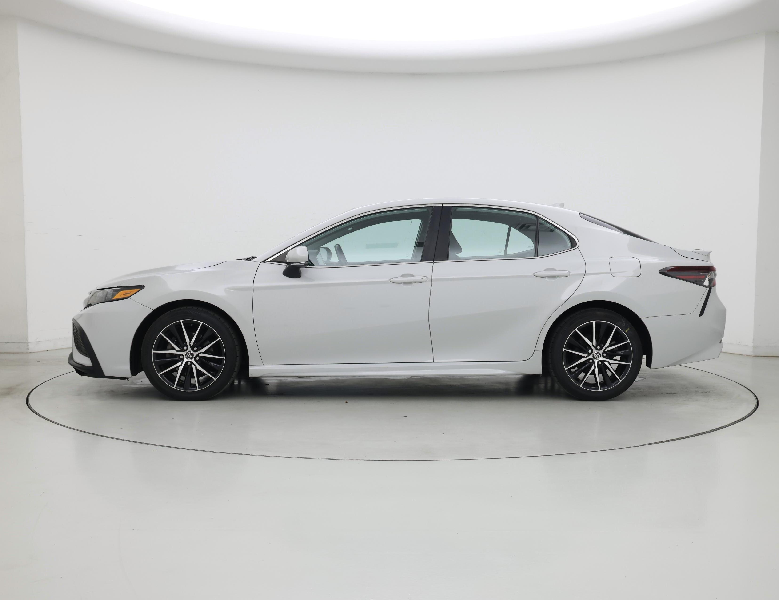 Thumbnail: 2022 Toyota Camry - 3
