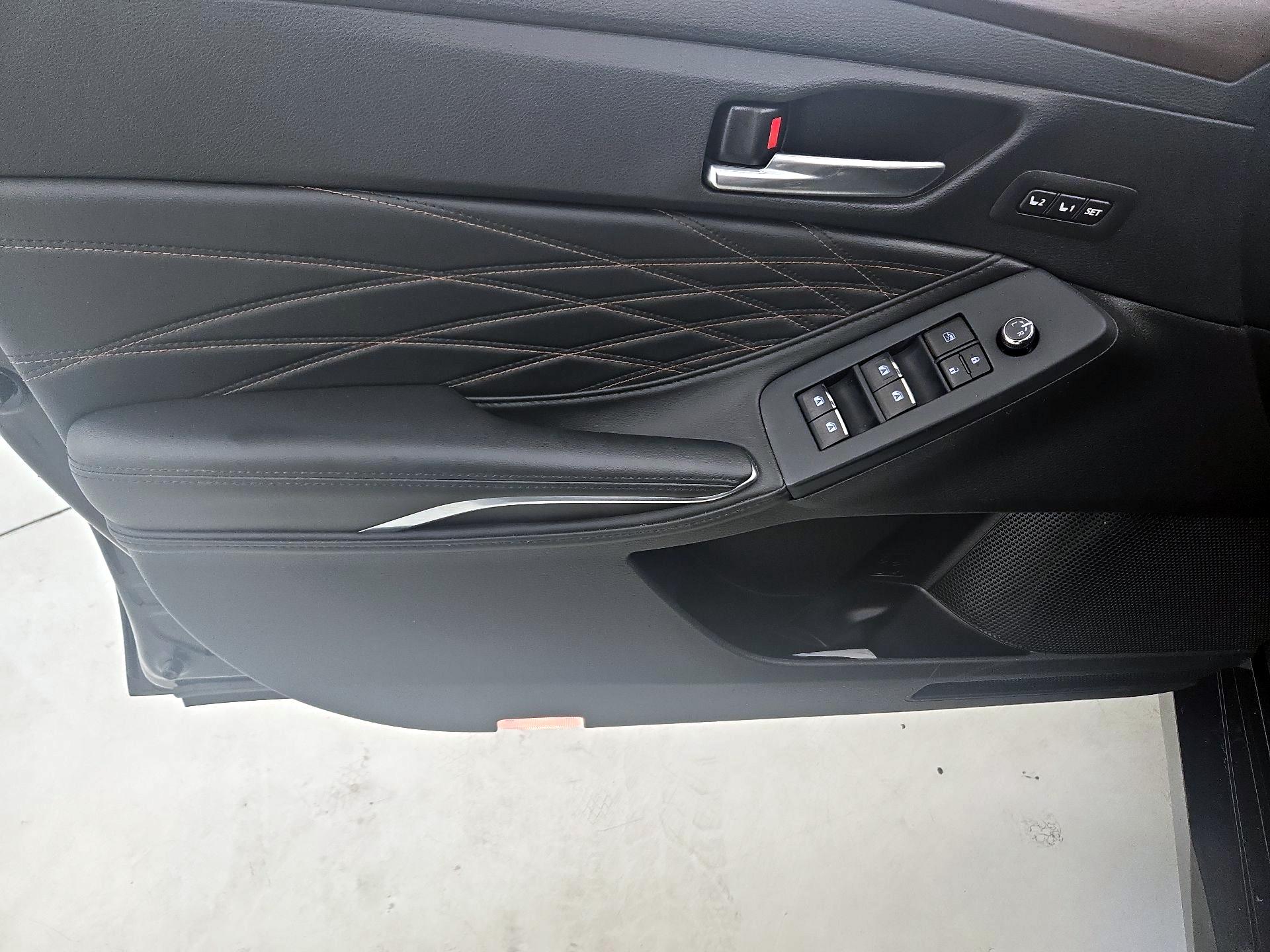 Thumbnail: 2022 Toyota Avalon - 12