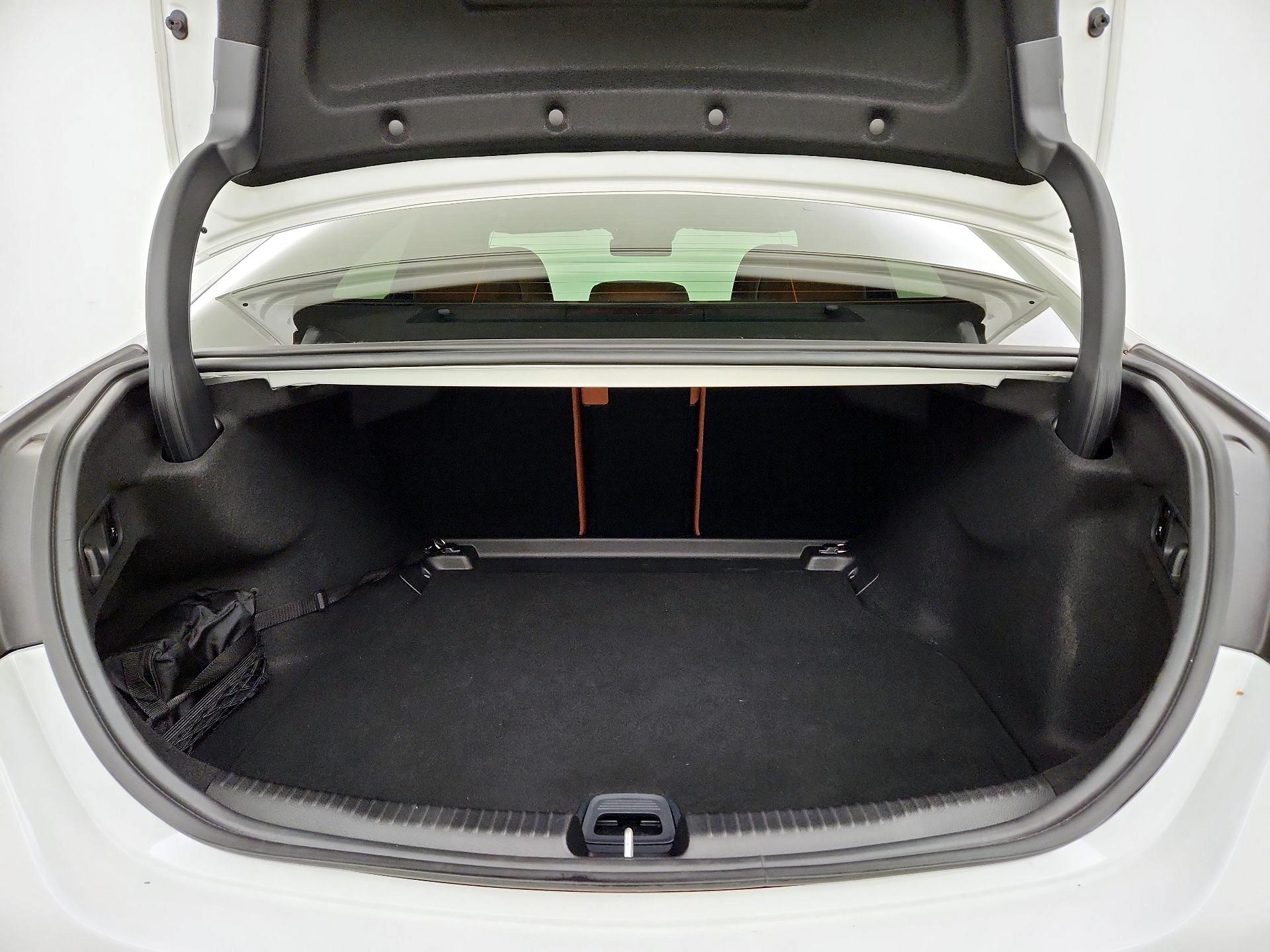 Thumbnail: 2025 Mercedes-Benz C-Class - 19