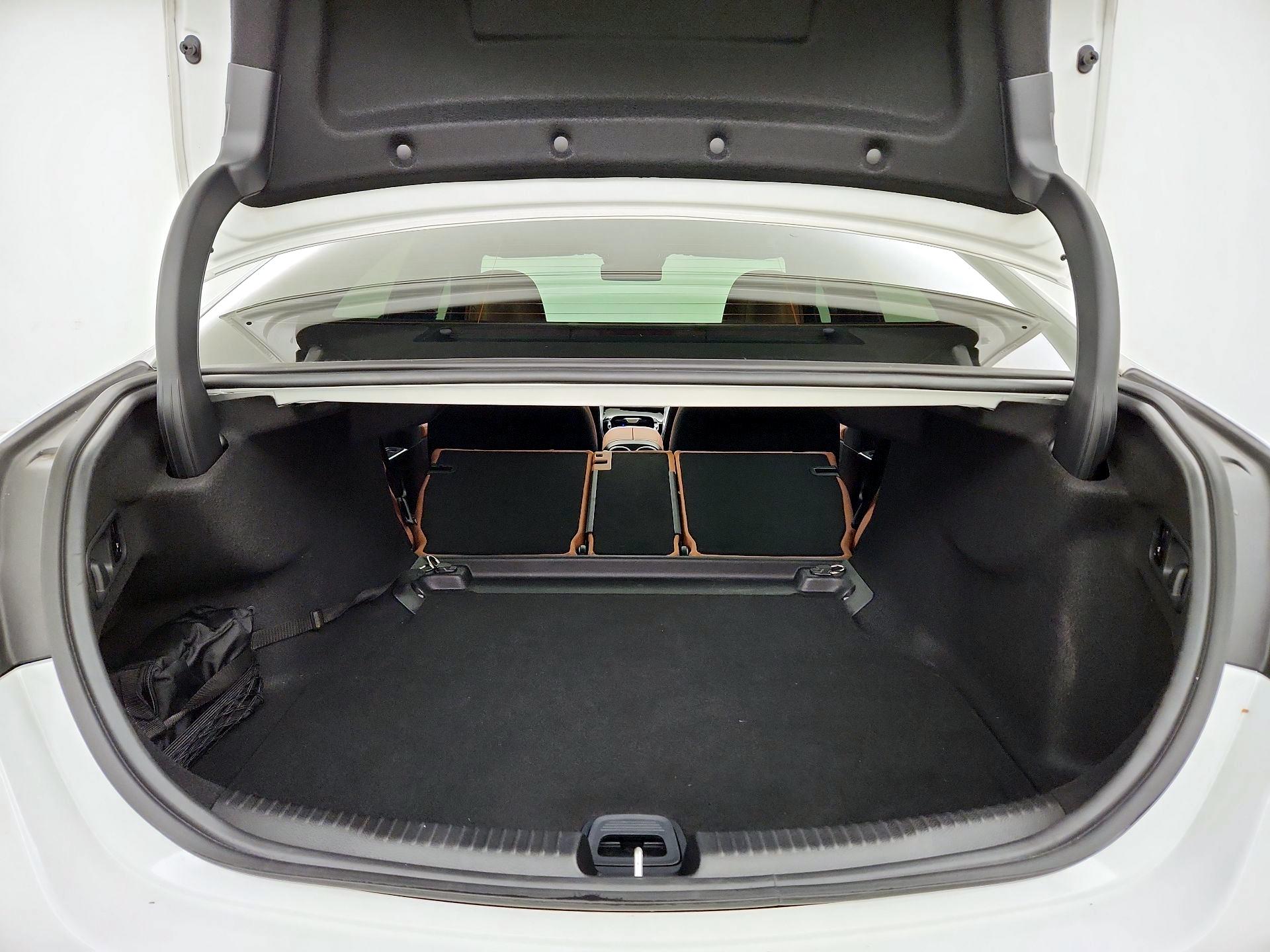 Thumbnail: 2025 Mercedes-Benz C-Class - 20