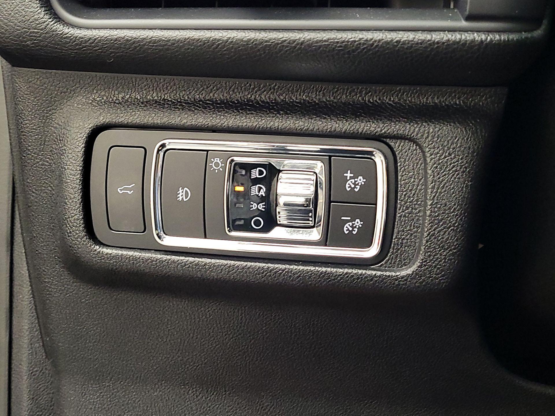 Thumbnail: 2020 Lincoln Corsair - 13