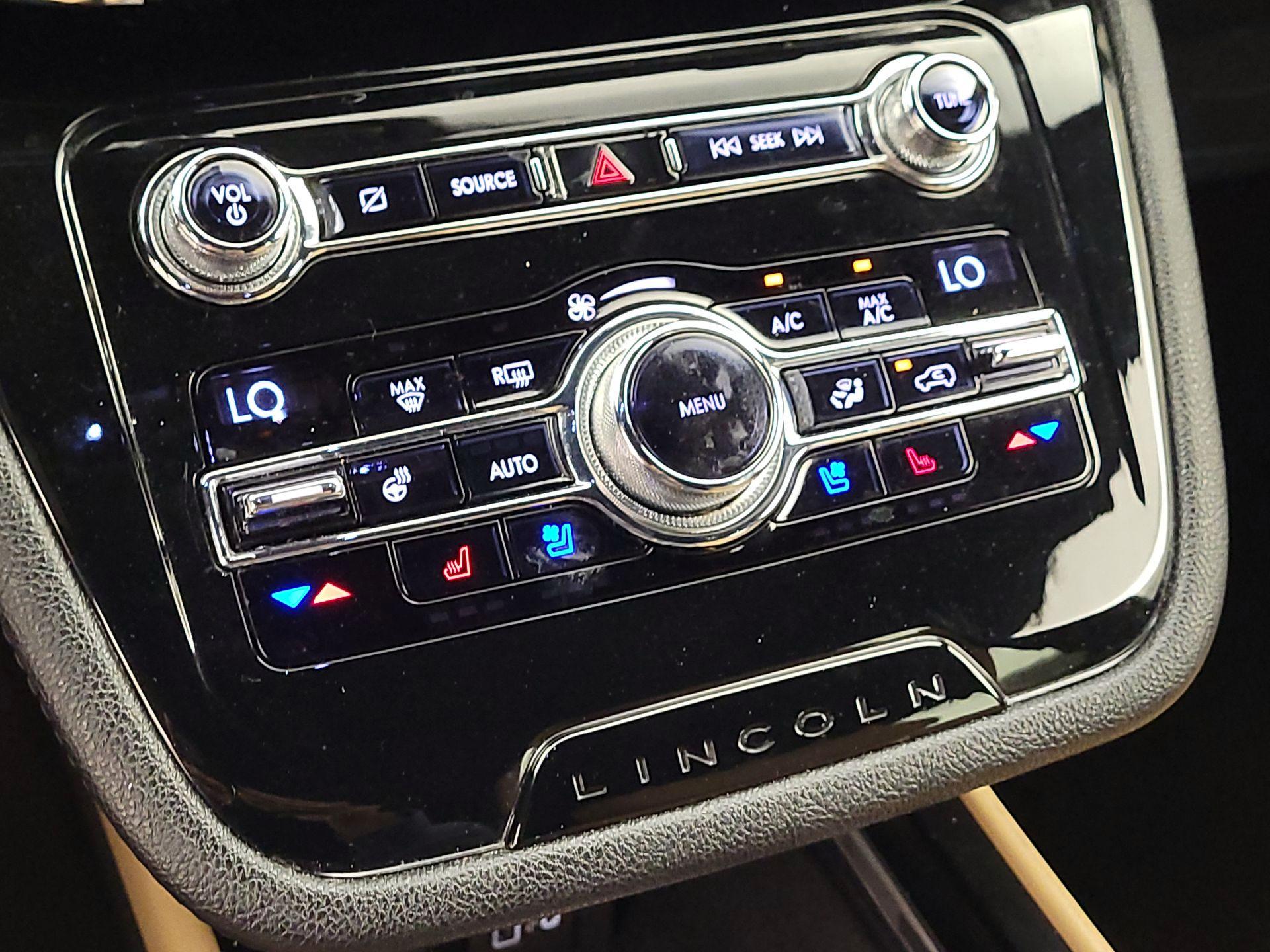 Thumbnail: 2020 Lincoln Corsair - 16