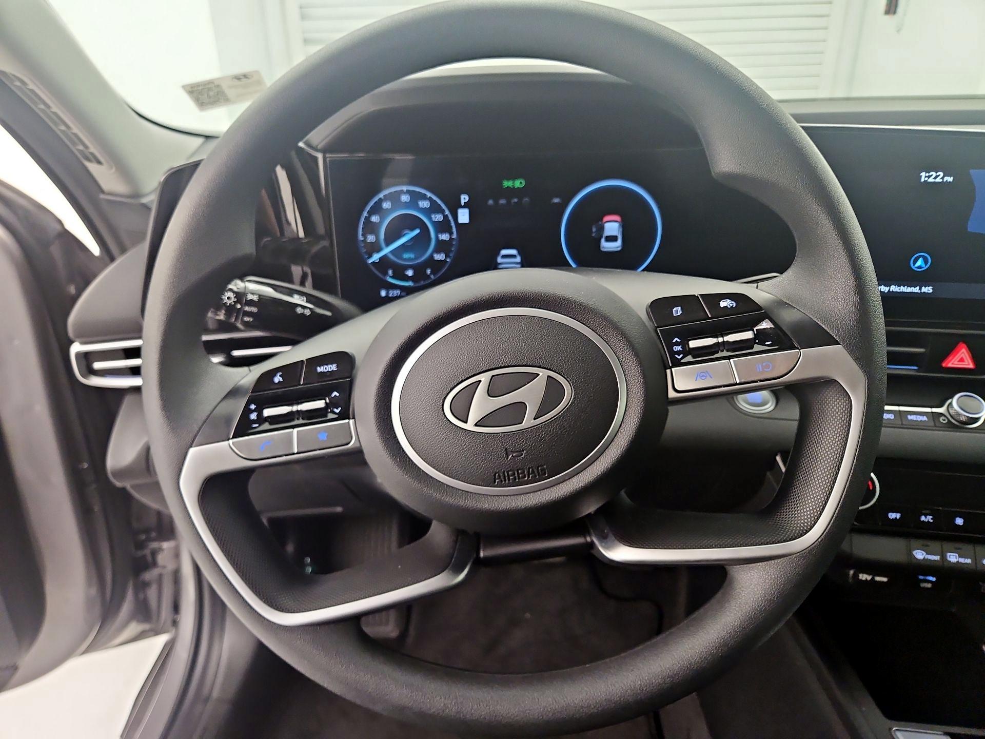 Thumbnail: 2024 Hyundai Elantra - 10