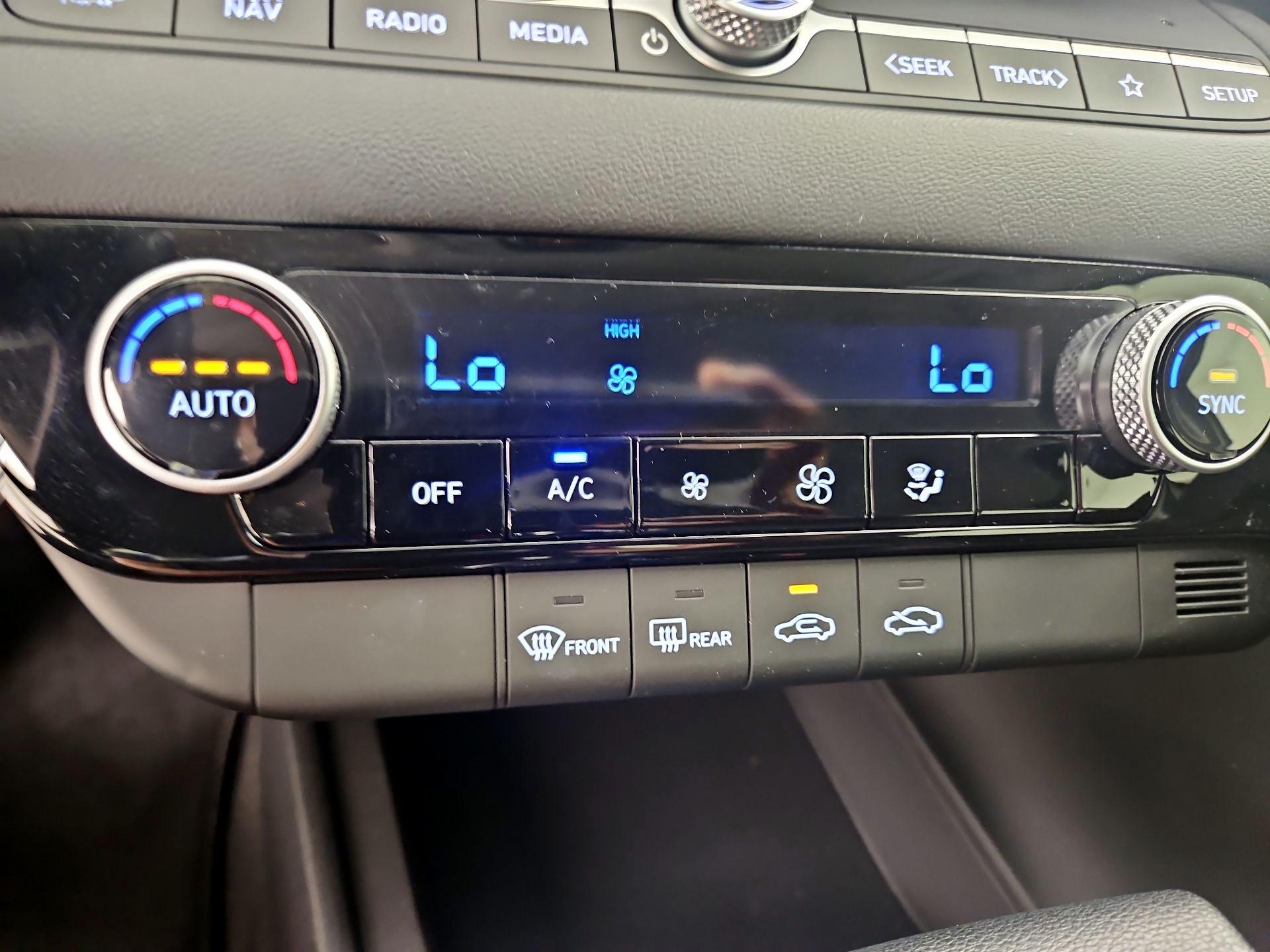 Thumbnail: 2024 Hyundai Elantra - 17