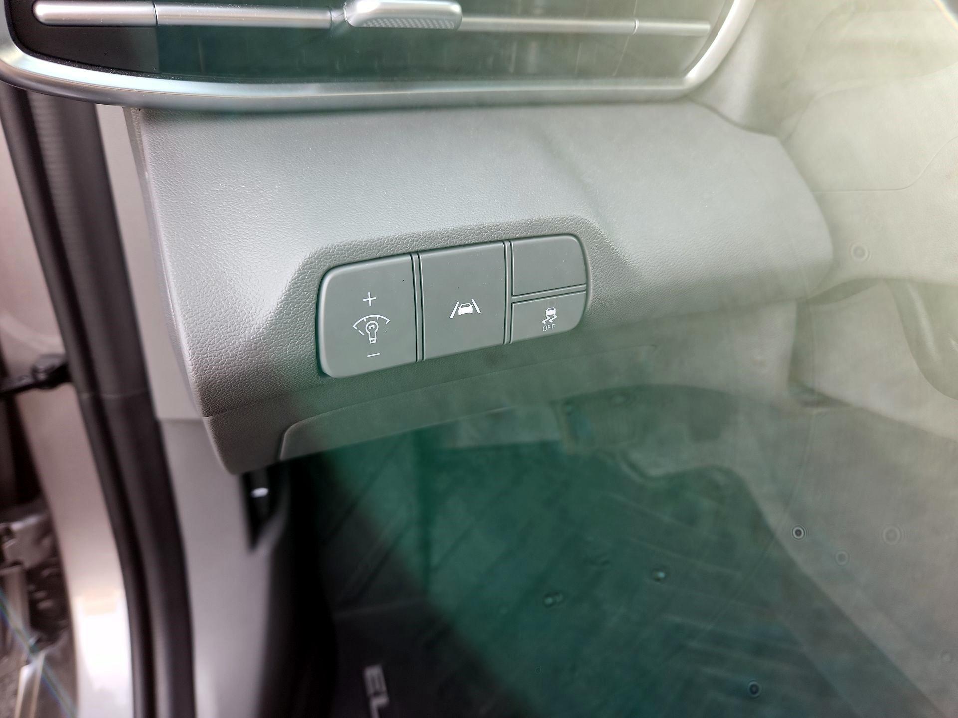 Thumbnail: 2023 Hyundai Elantra - 11