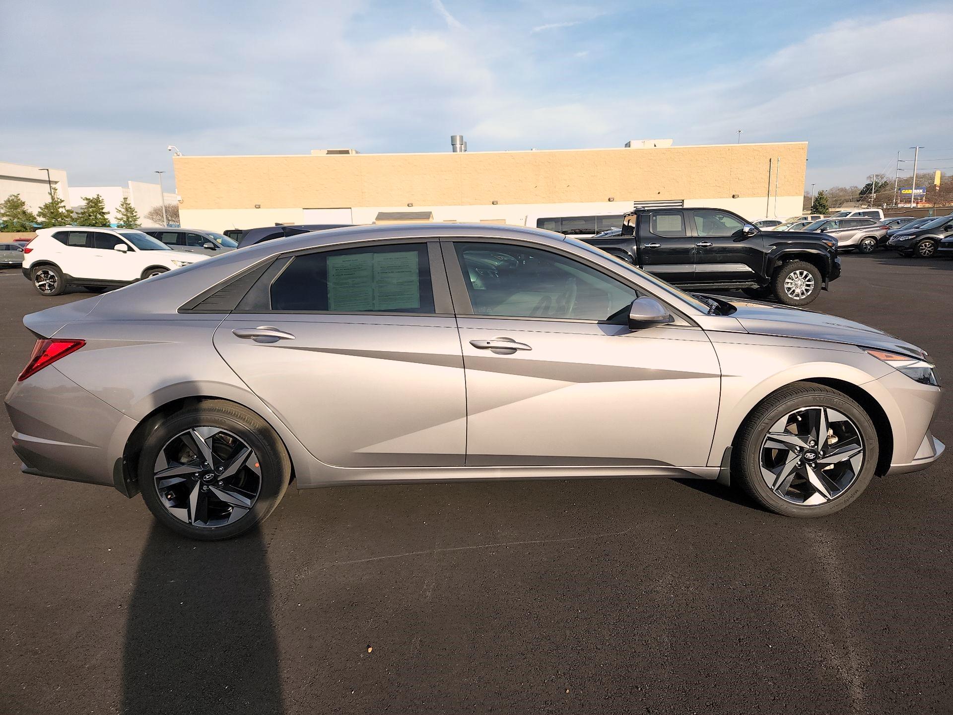 Thumbnail: 2023 Hyundai Elantra - 4