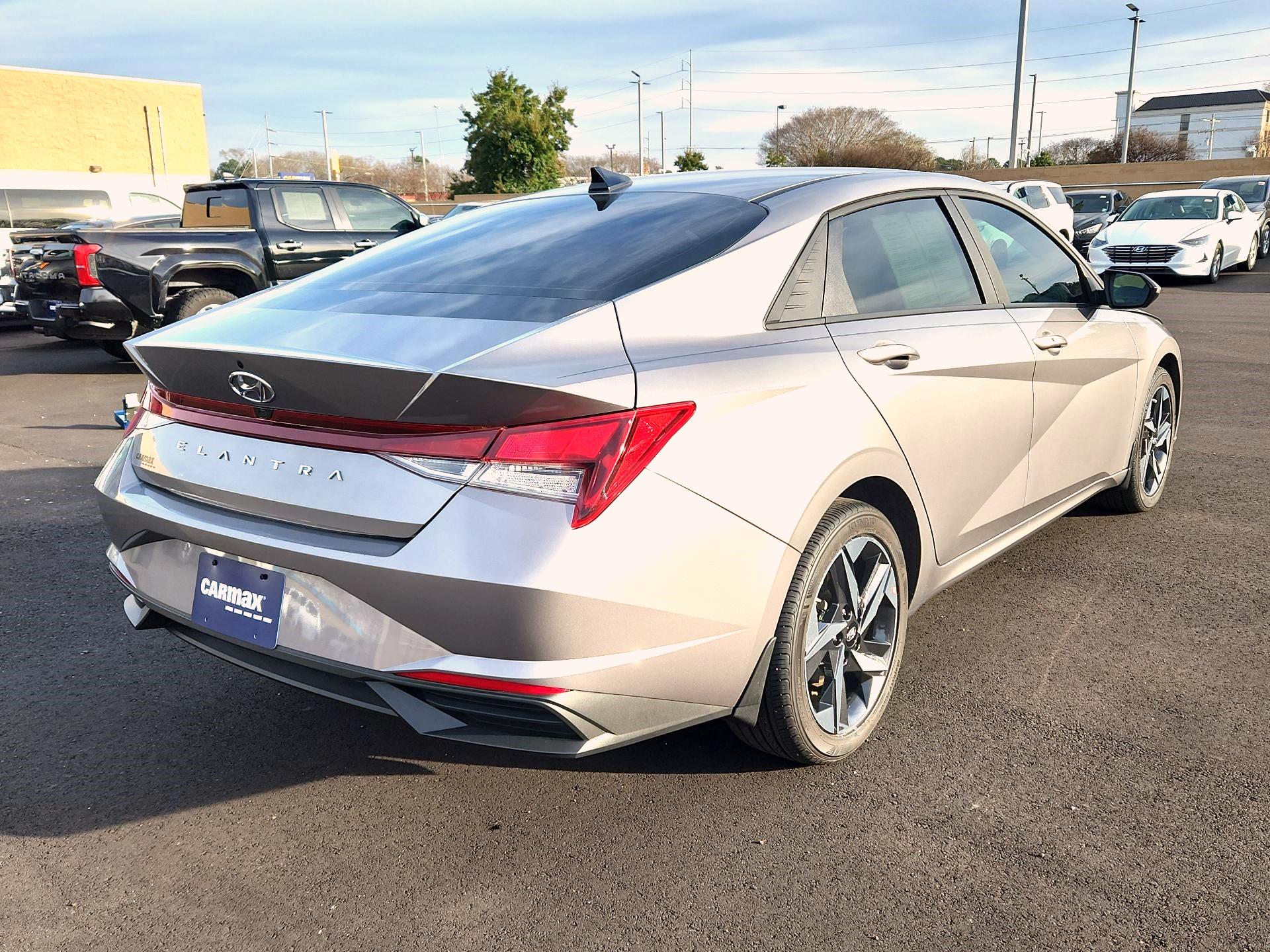 Thumbnail: 2023 Hyundai Elantra - 5