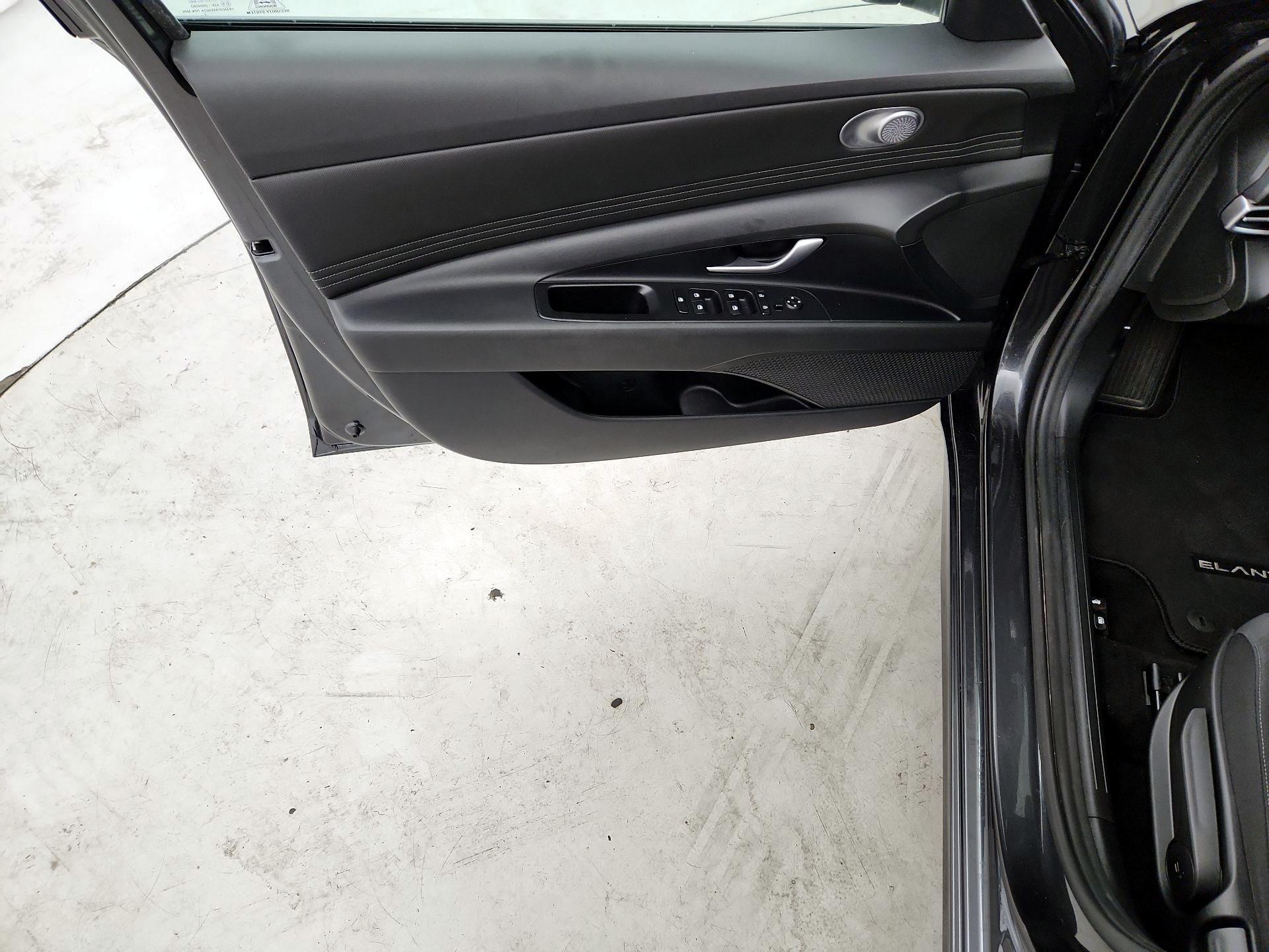 Thumbnail: 2023 Hyundai Elantra - 10