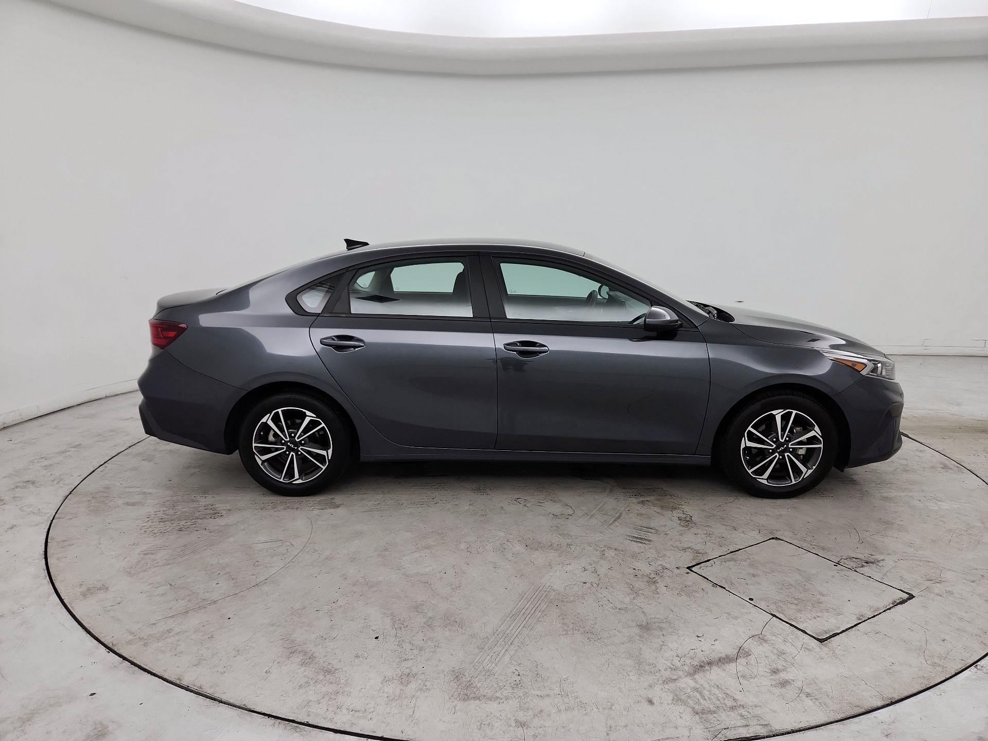 Thumbnail: 2023 Kia Forte - 4