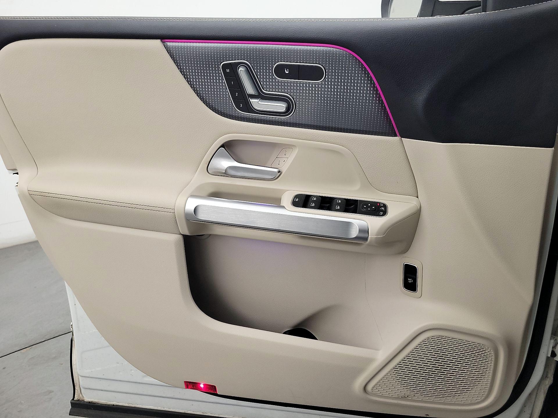 Thumbnail: 2022 Mercedes-Benz GLB - 12