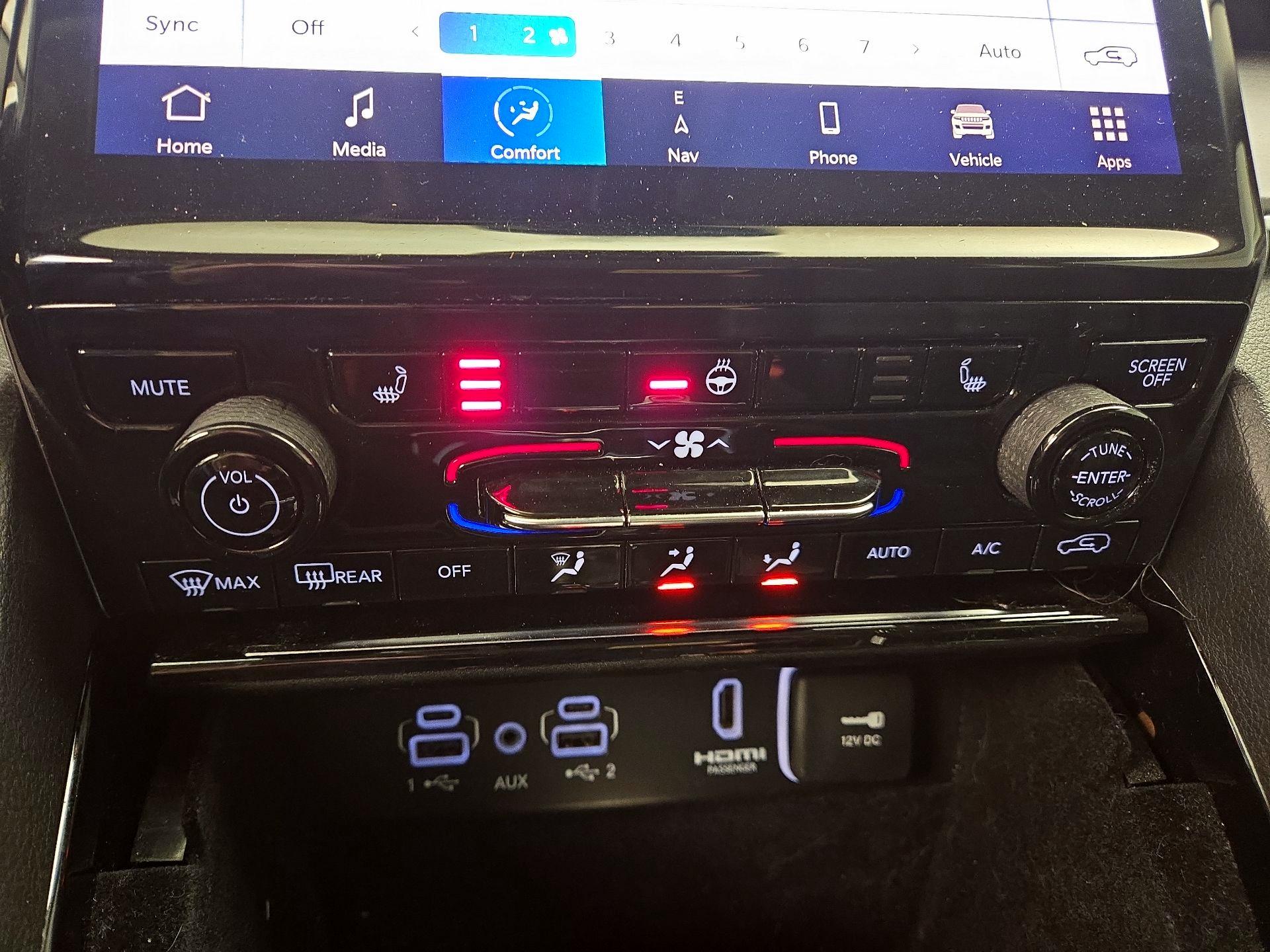 Thumbnail: 2022 Jeep Grand Cherokee - 17