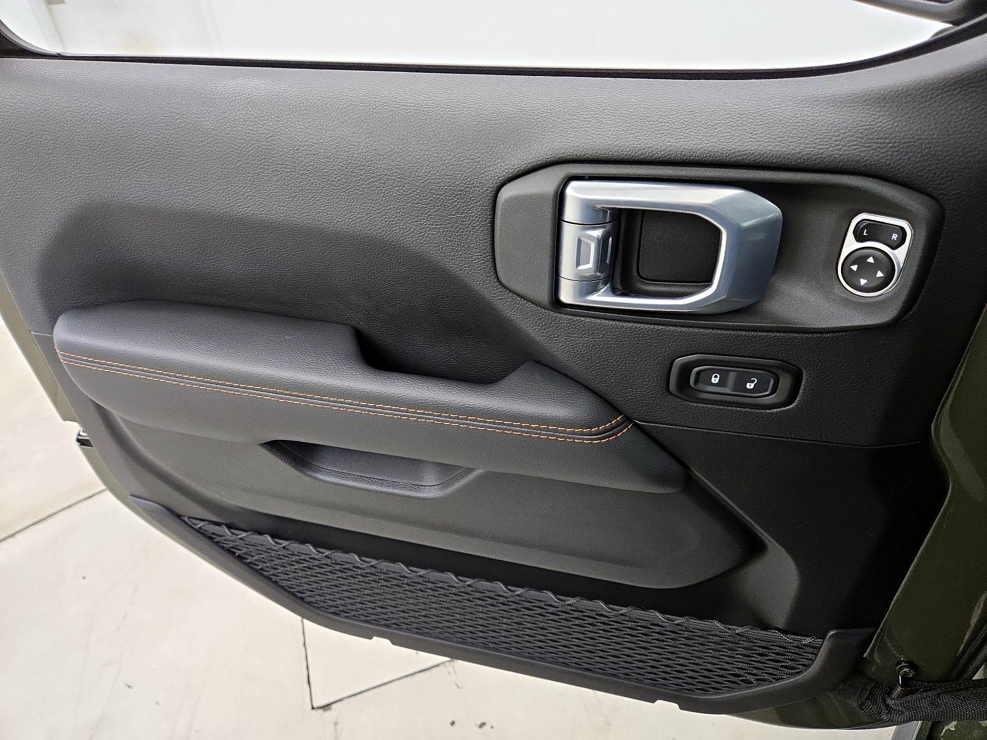 Thumbnail: 2021 Jeep Gladiator - 12