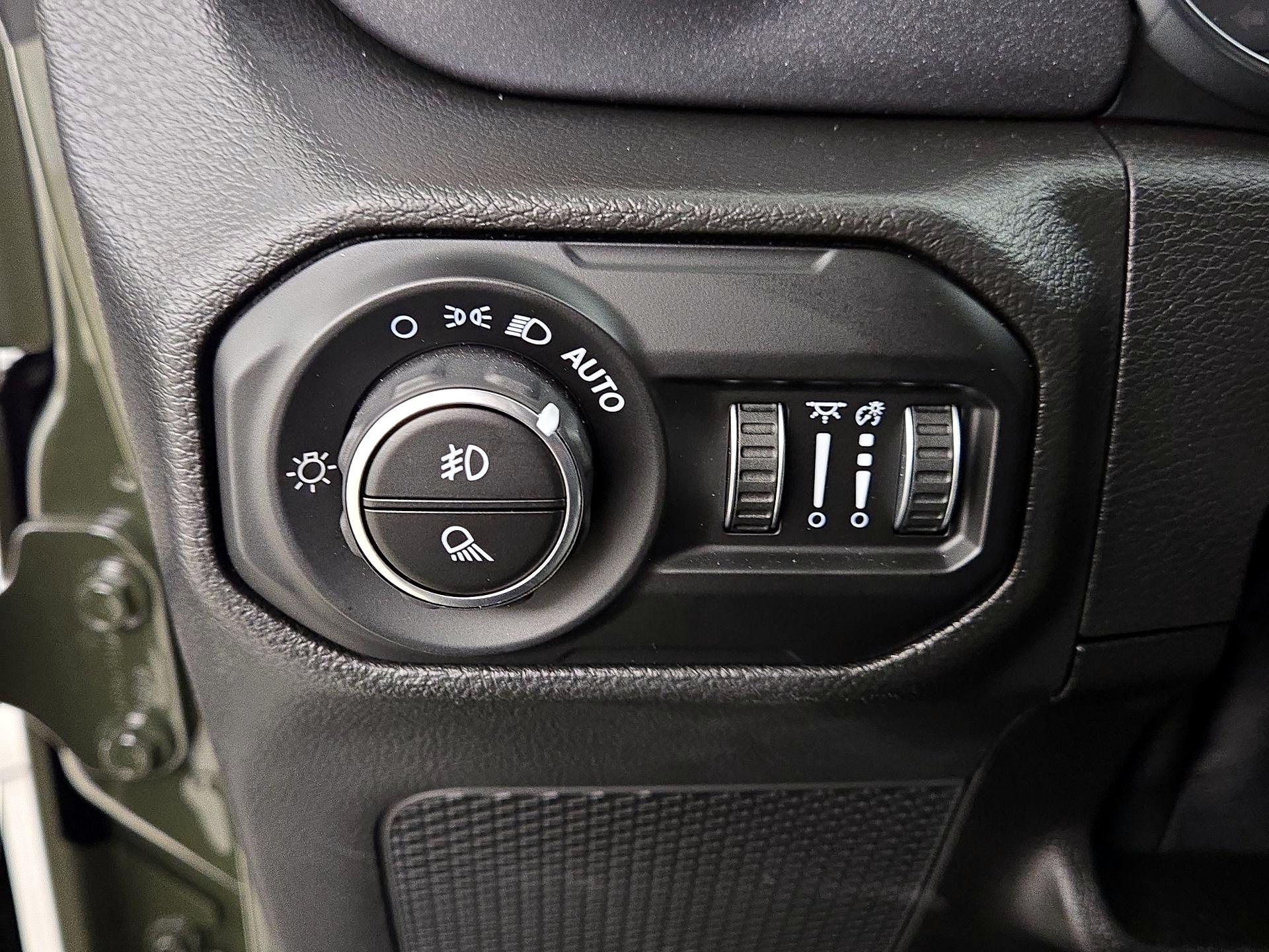 Thumbnail: 2021 Jeep Gladiator - 13