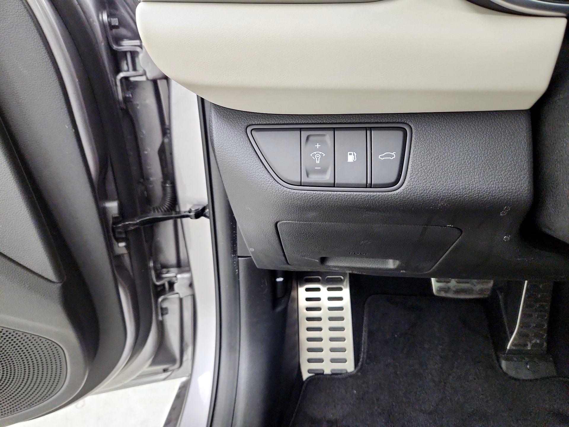 Thumbnail: 2023 Genesis G70 - 11