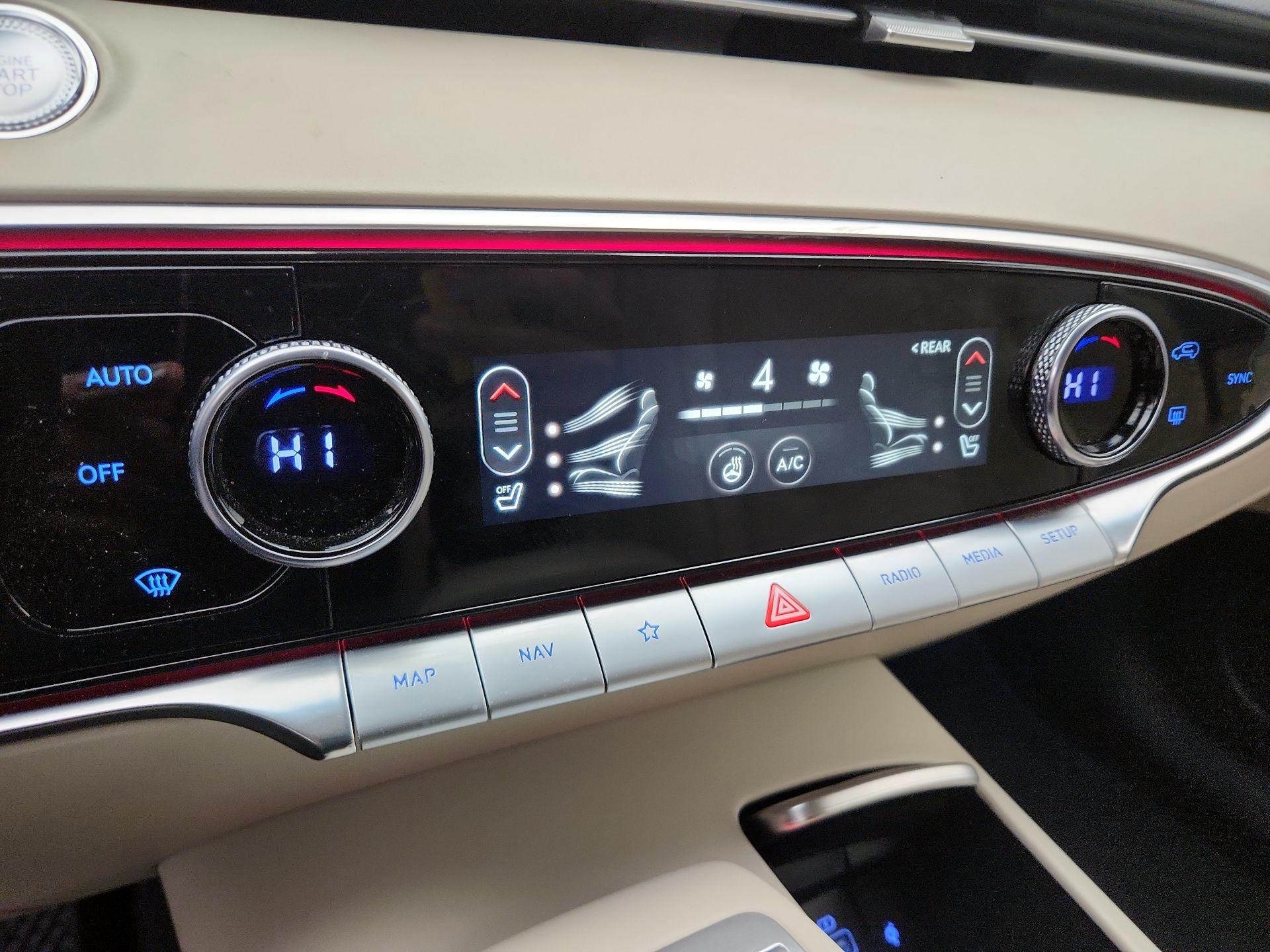 Thumbnail: 2024 Genesis GV70 - 17