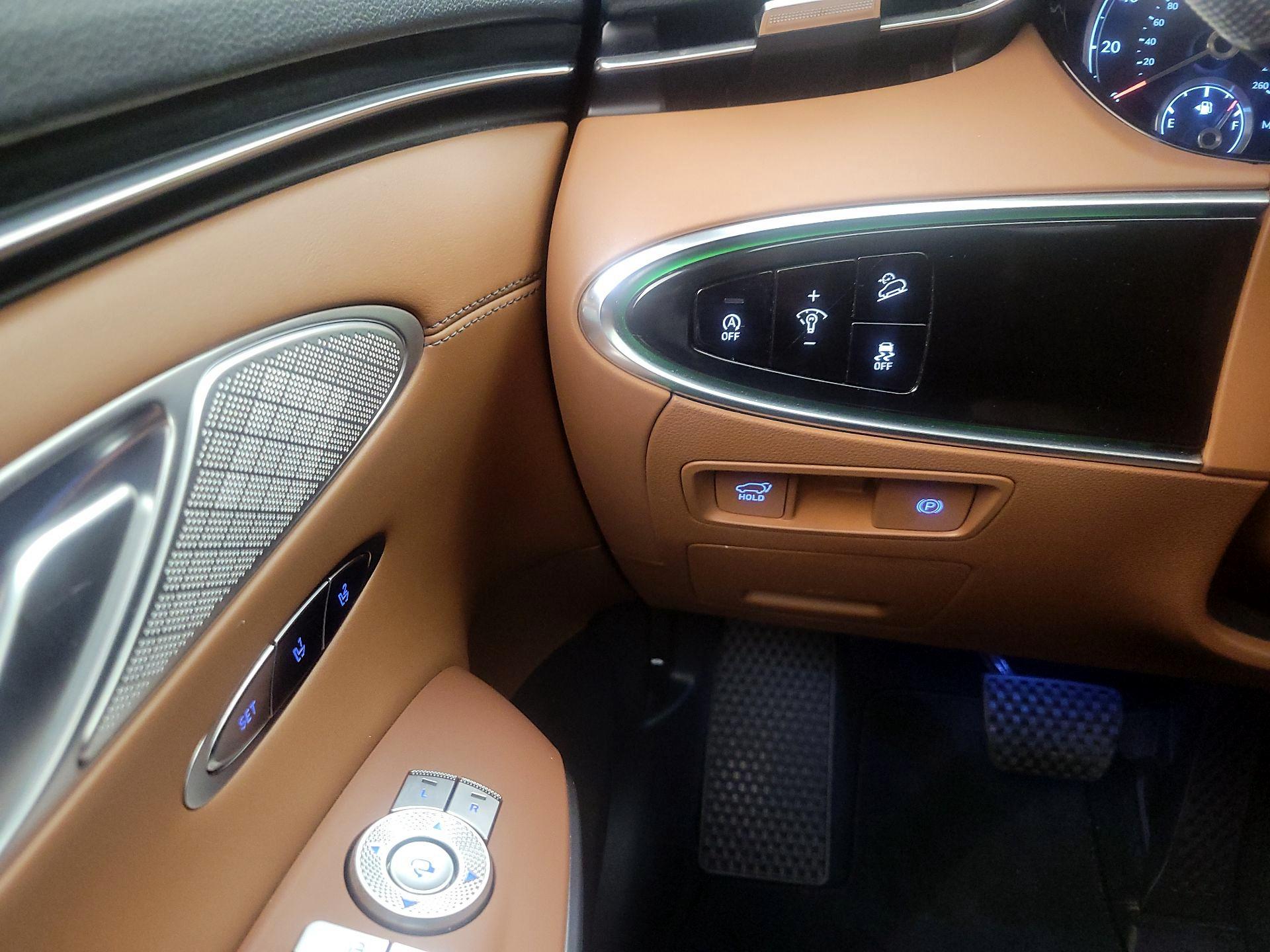 Thumbnail: 2025 Genesis GV70 - 13