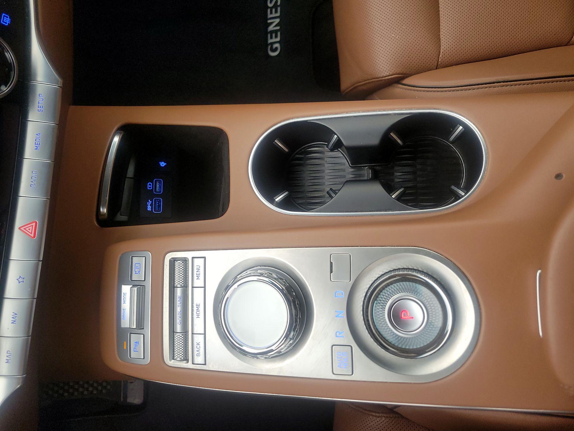 Thumbnail: 2025 Genesis GV70 - 17