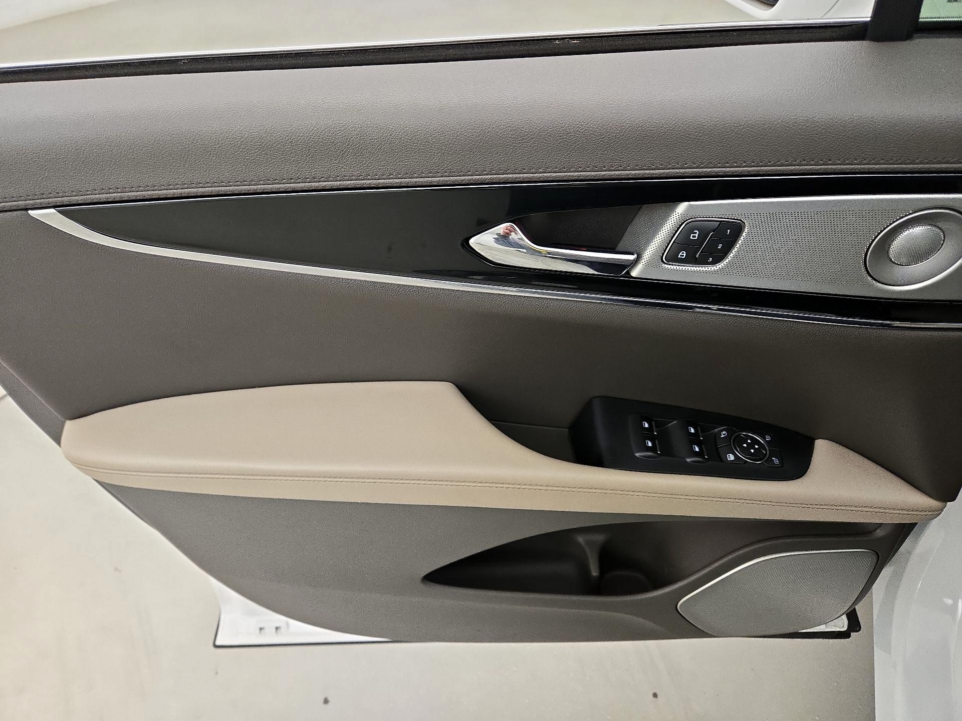 Thumbnail: 2022 Lincoln Nautilus - 12