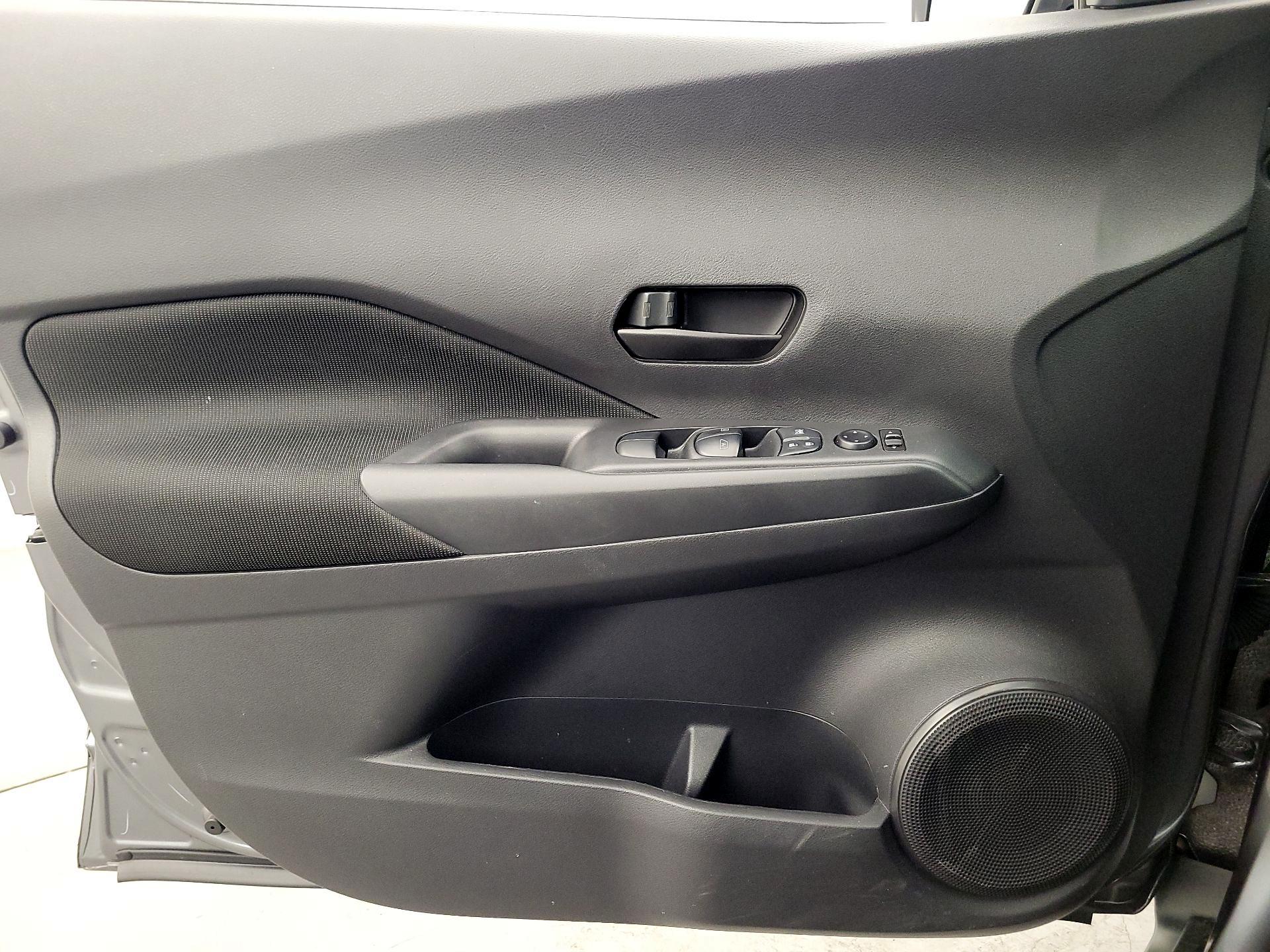 Thumbnail: 2023 Nissan Kicks - 12