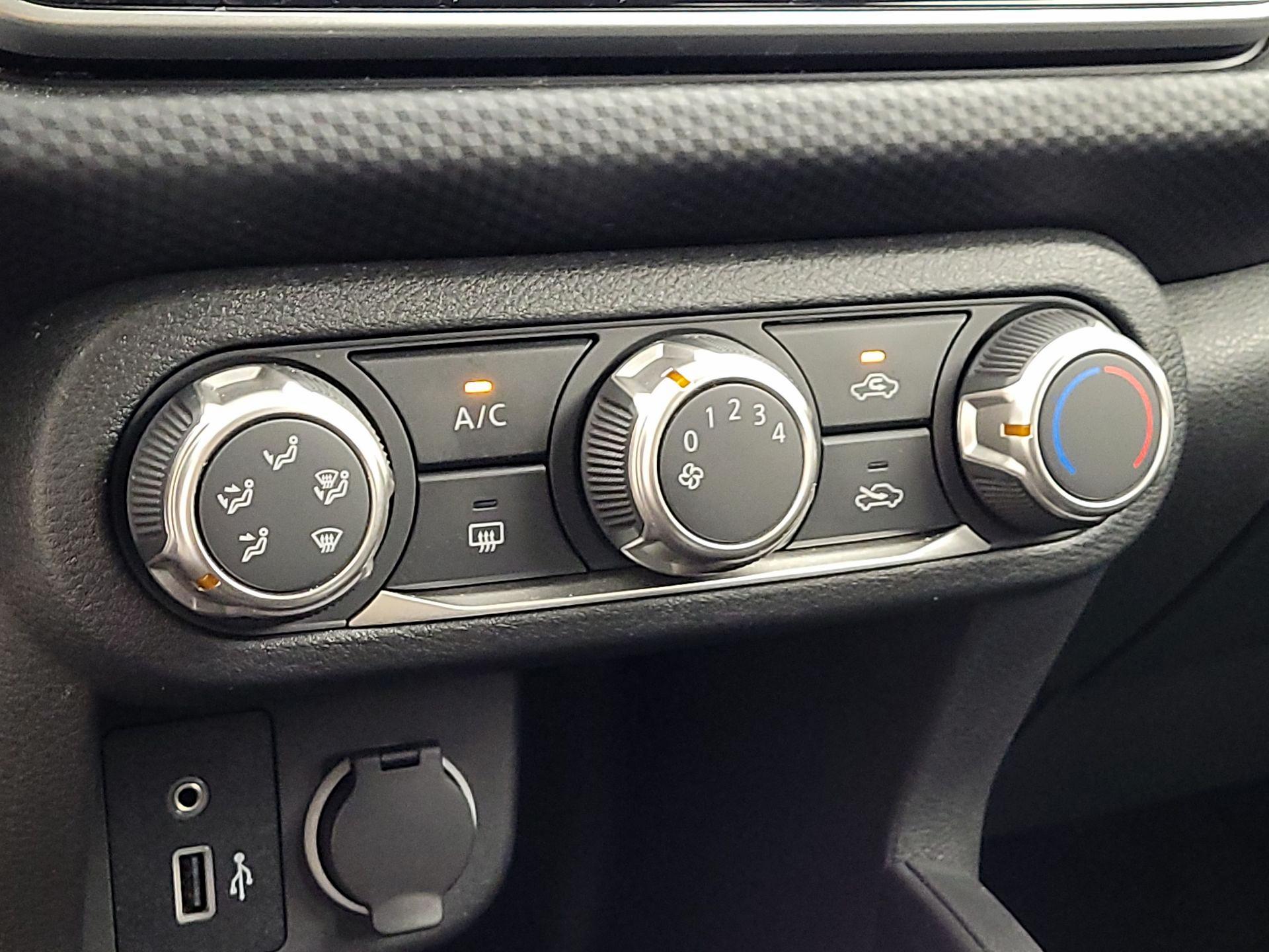 Thumbnail: 2023 Nissan Kicks - 16