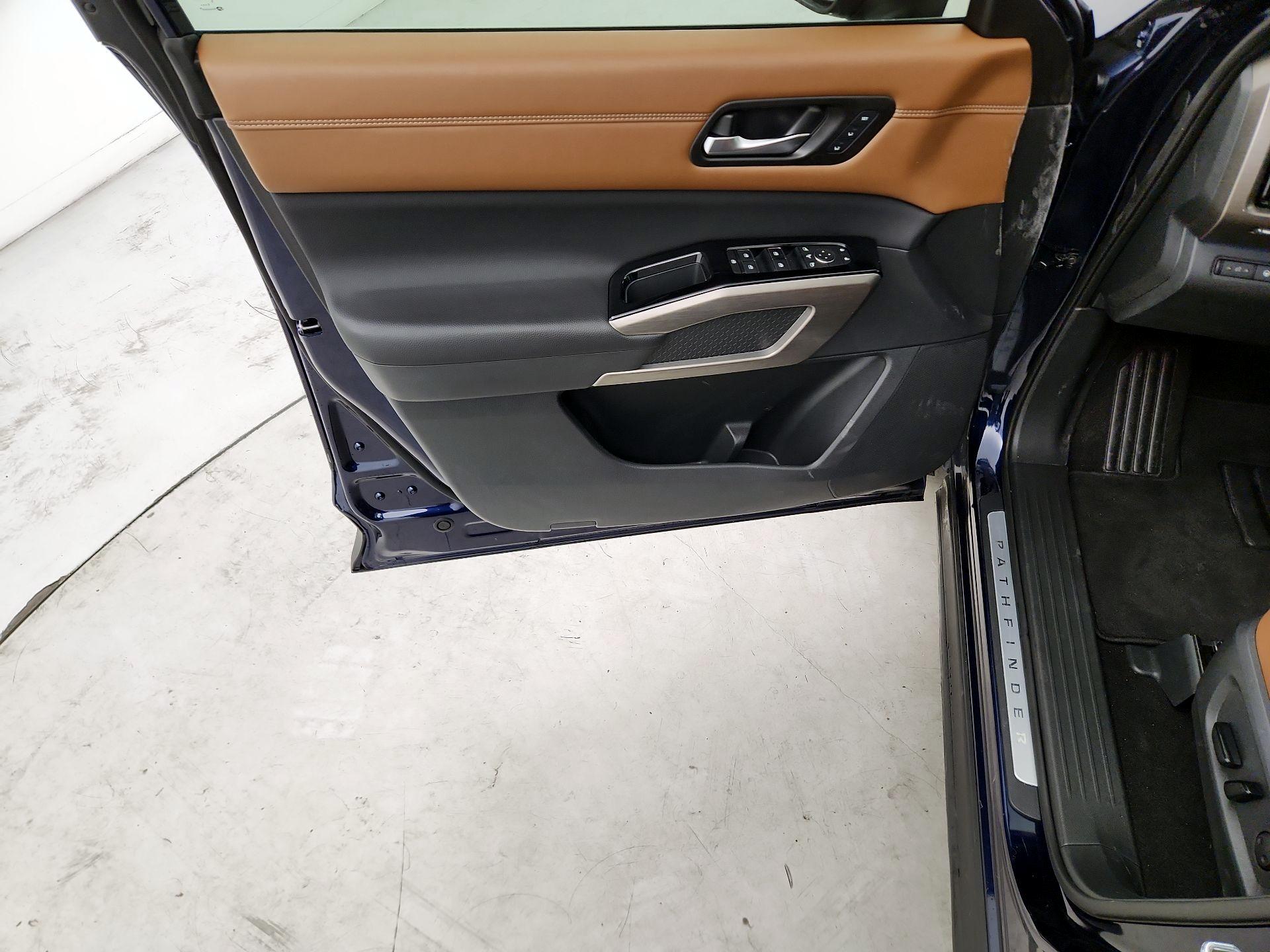 Thumbnail: 2023 Nissan Pathfinder - 10