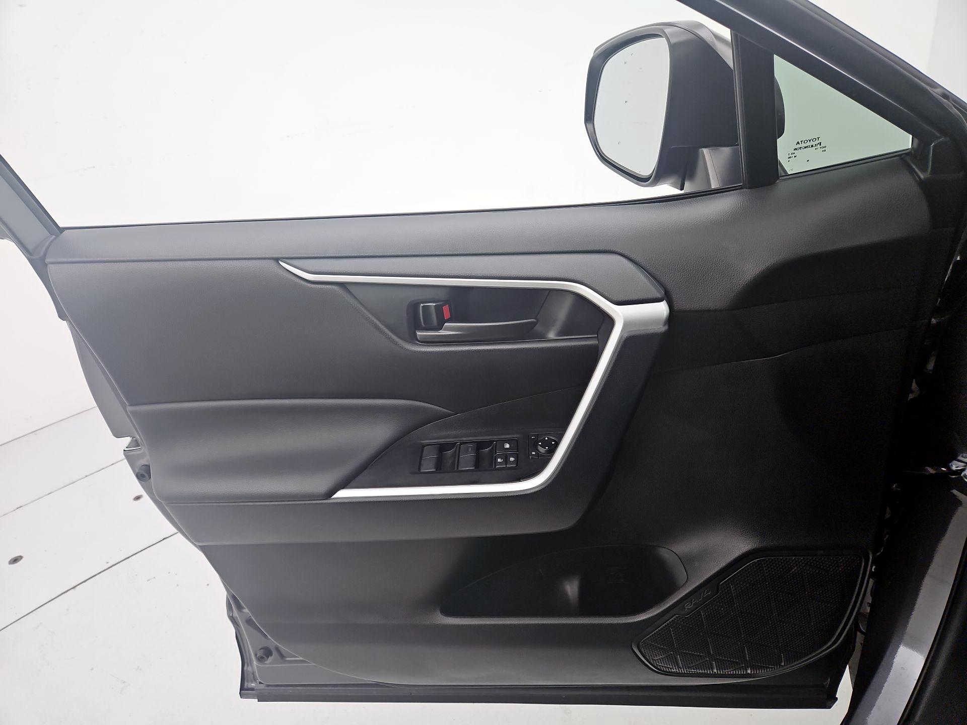 Thumbnail: 2025 Toyota RAV4 - 12