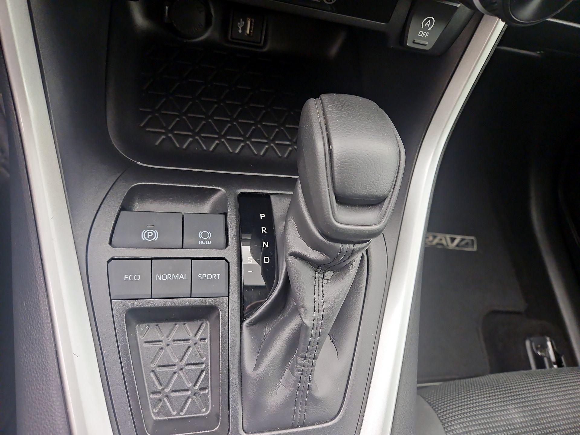 Thumbnail: 2025 Toyota RAV4 - 17