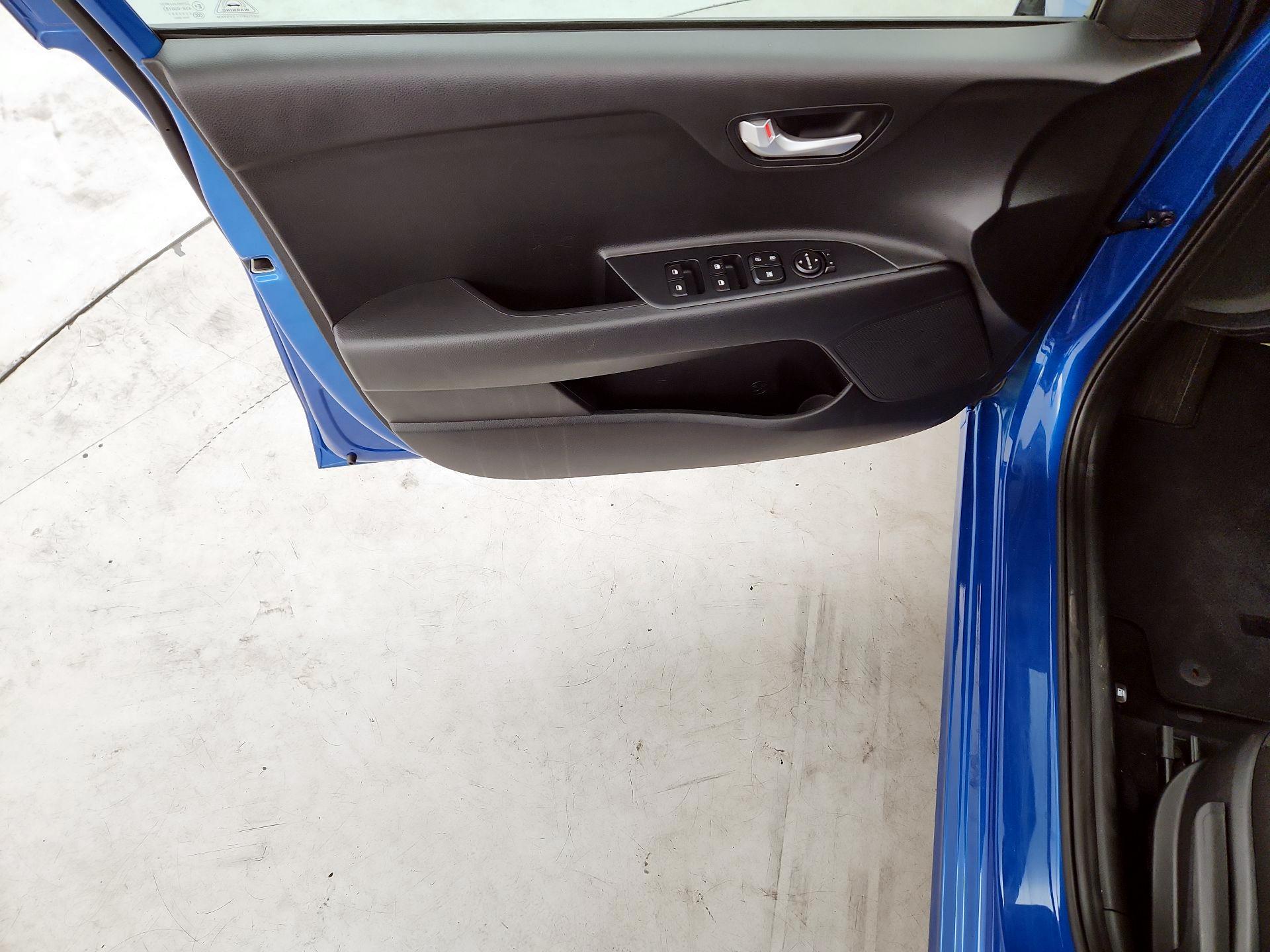 Thumbnail: 2023 Kia Rio - 12