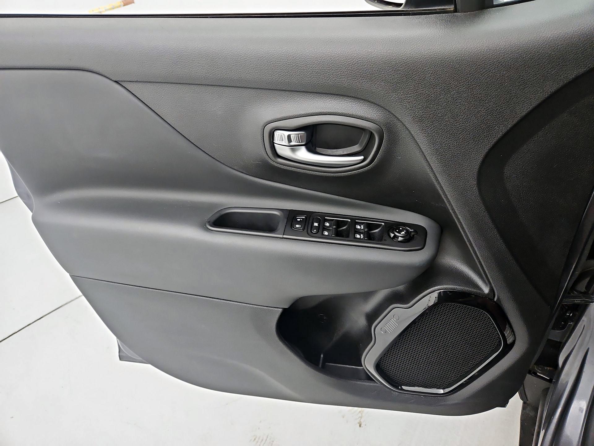 Thumbnail: 2022 Jeep Renegade - 12