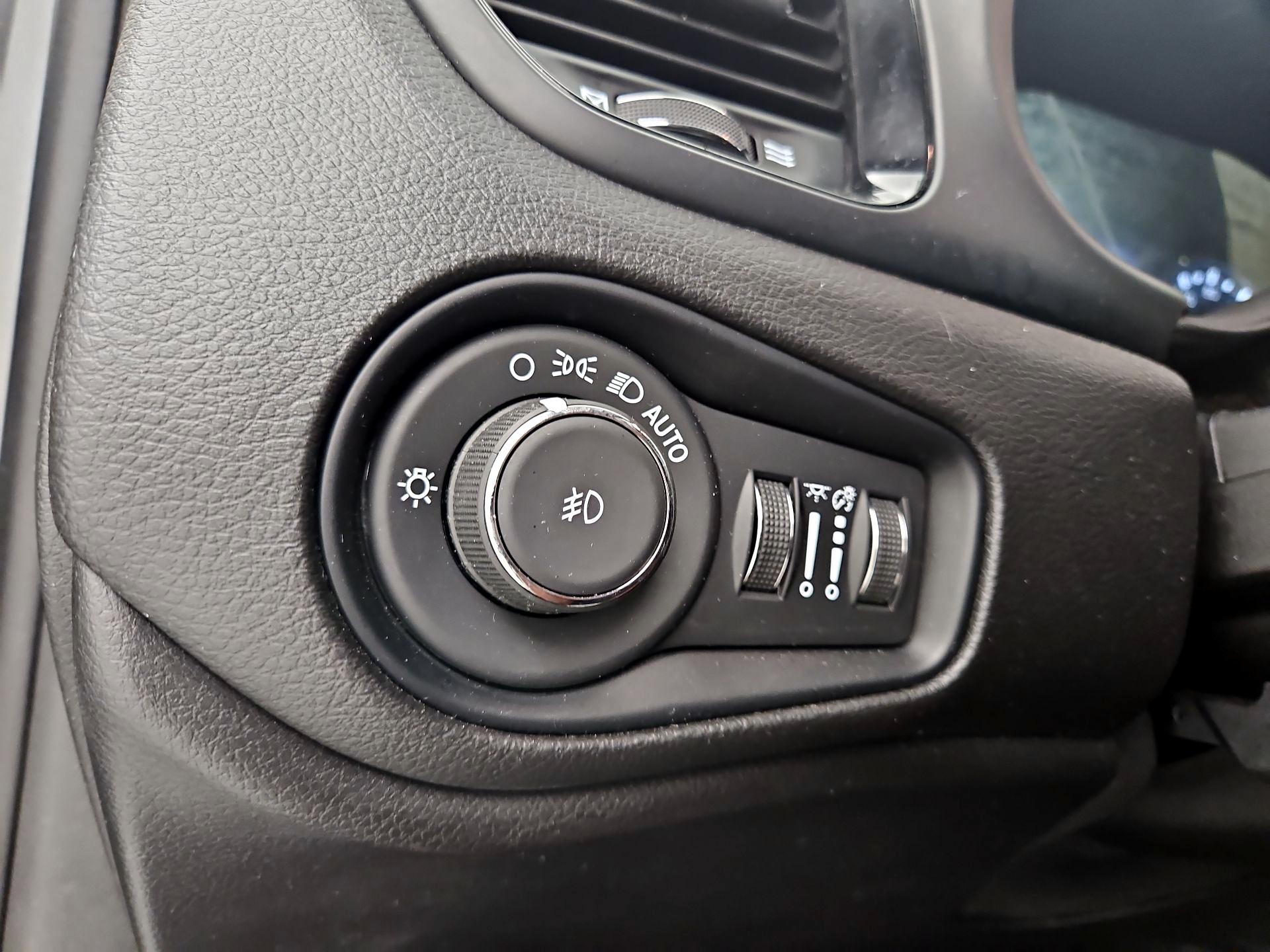 Thumbnail: 2022 Jeep Renegade - 13