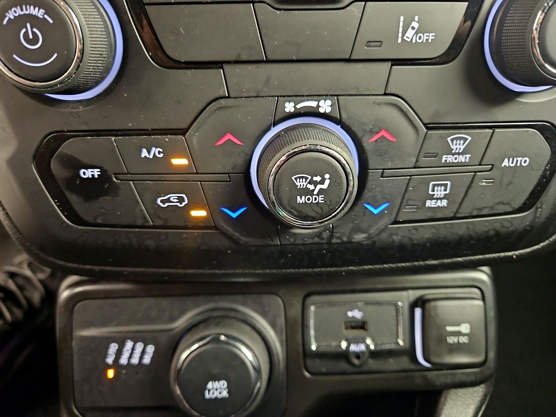 Thumbnail: 2022 Jeep Renegade - 16
