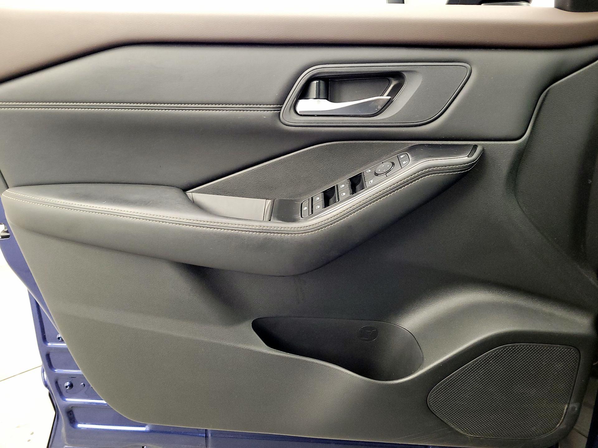 Thumbnail: 2023 Nissan Rogue - 12