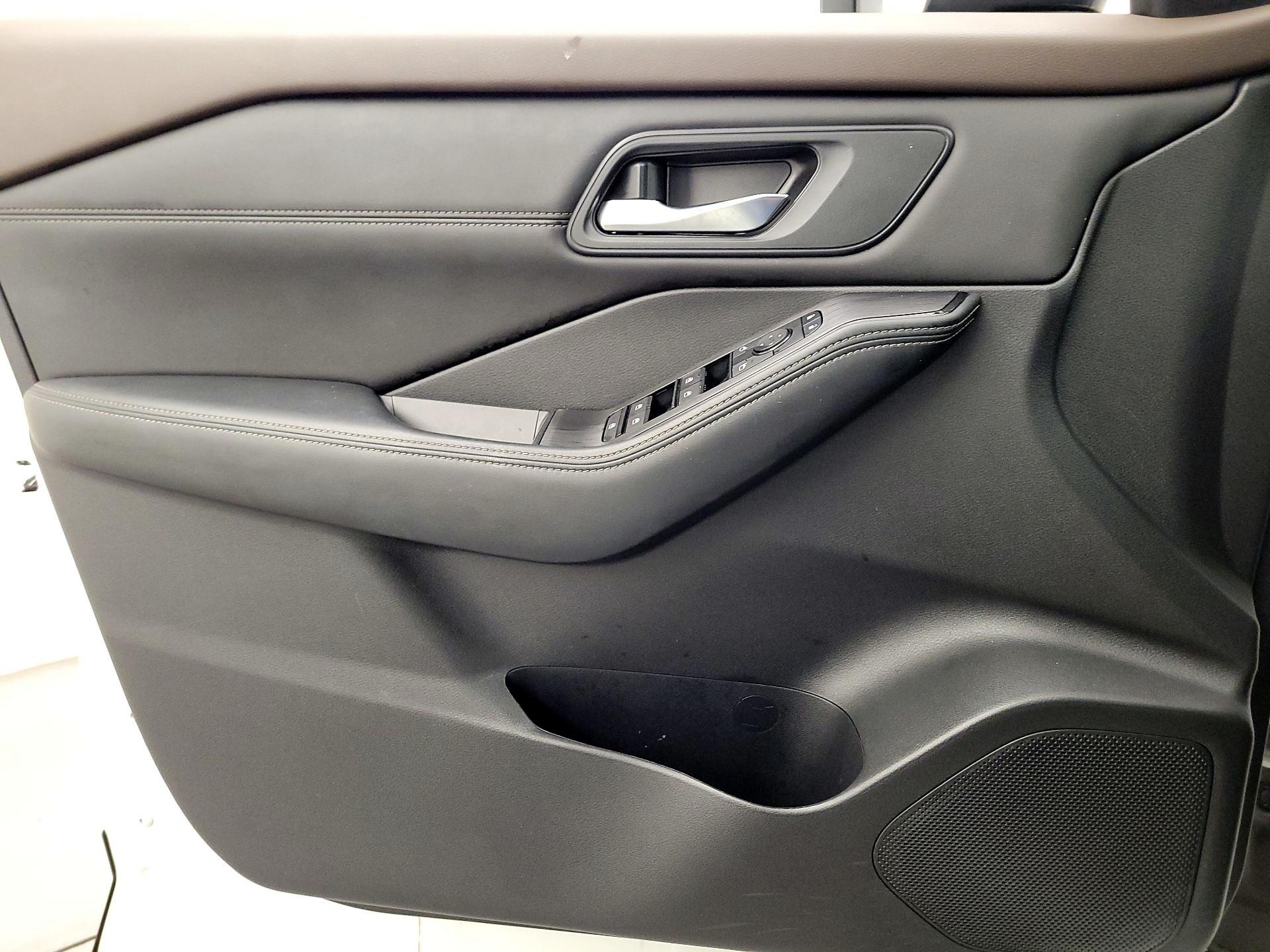 Thumbnail: 2023 Nissan Rogue - 12