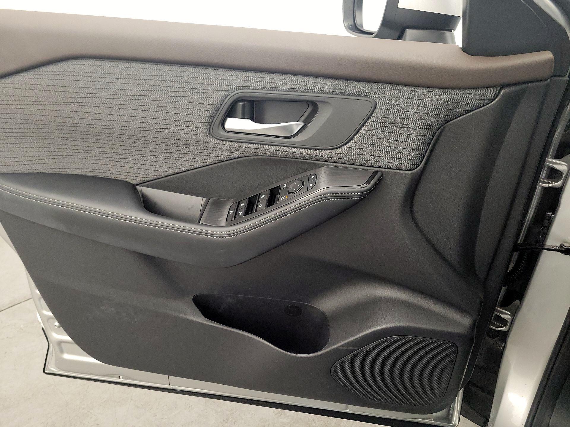 Thumbnail: 2023 Nissan Rogue - 12