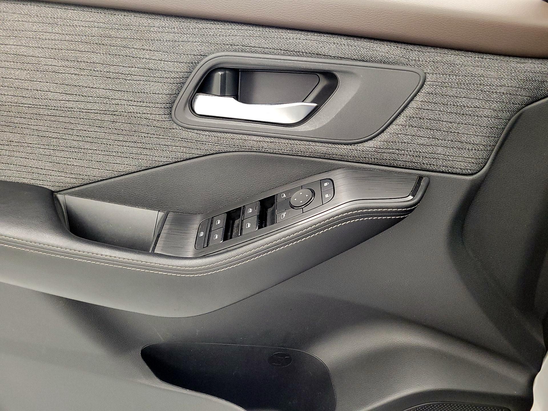 Thumbnail: 2023 Nissan Rogue - 12