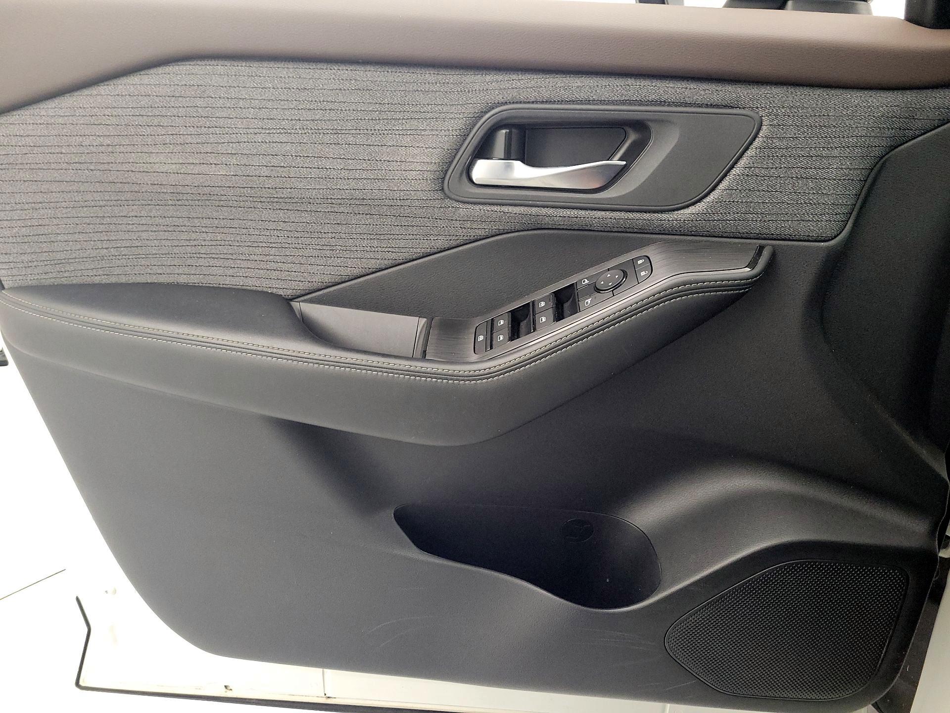 Thumbnail: 2023 Nissan Rogue - 12