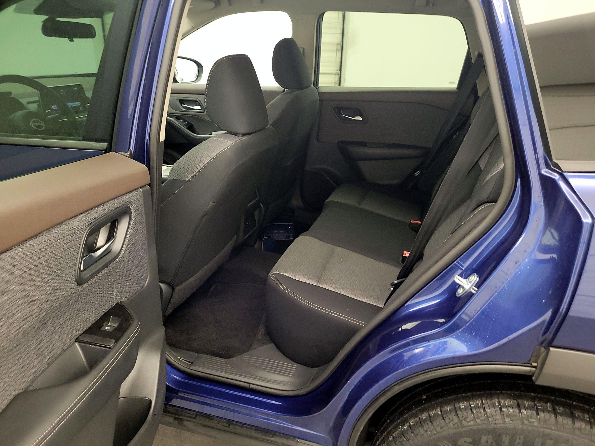 Thumbnail: 2023 Nissan Rogue - 18