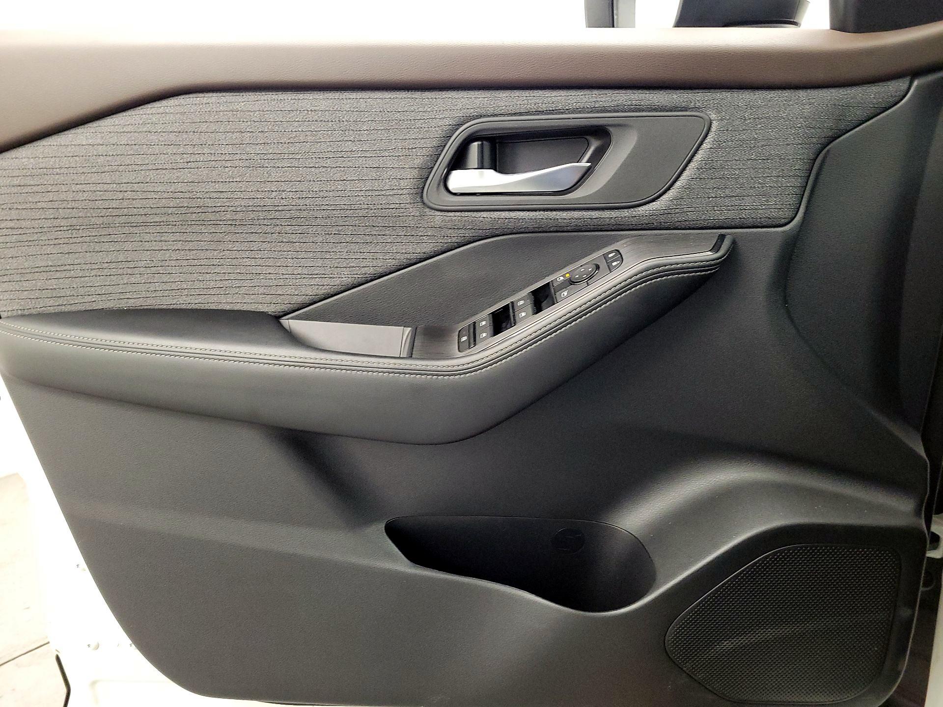 Thumbnail: 2023 Nissan Rogue - 12